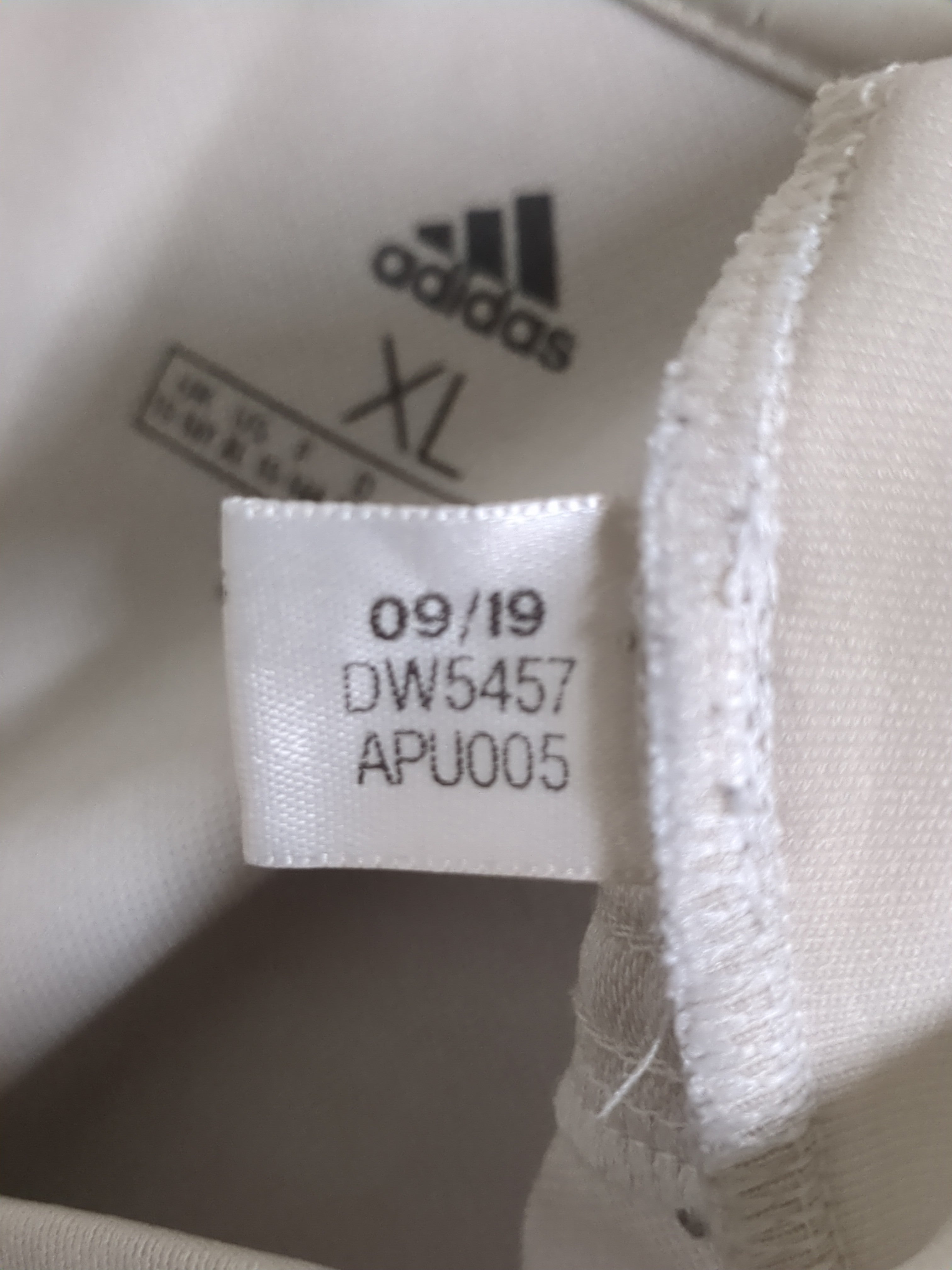 2019-20 Adidas Juventus Away Shirt - (M)