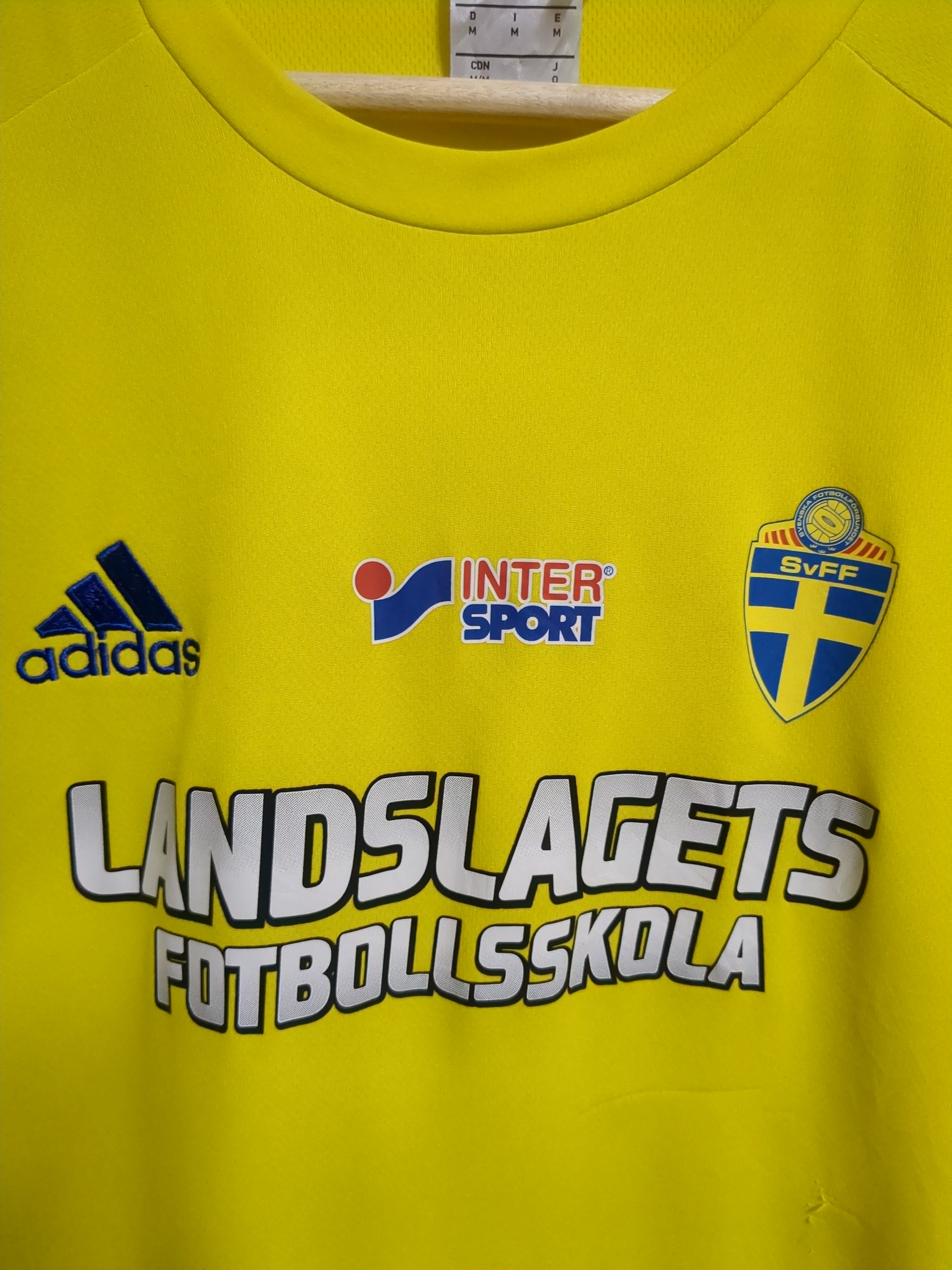 2017-18 Adidas Sweden Training Shirt - (M)