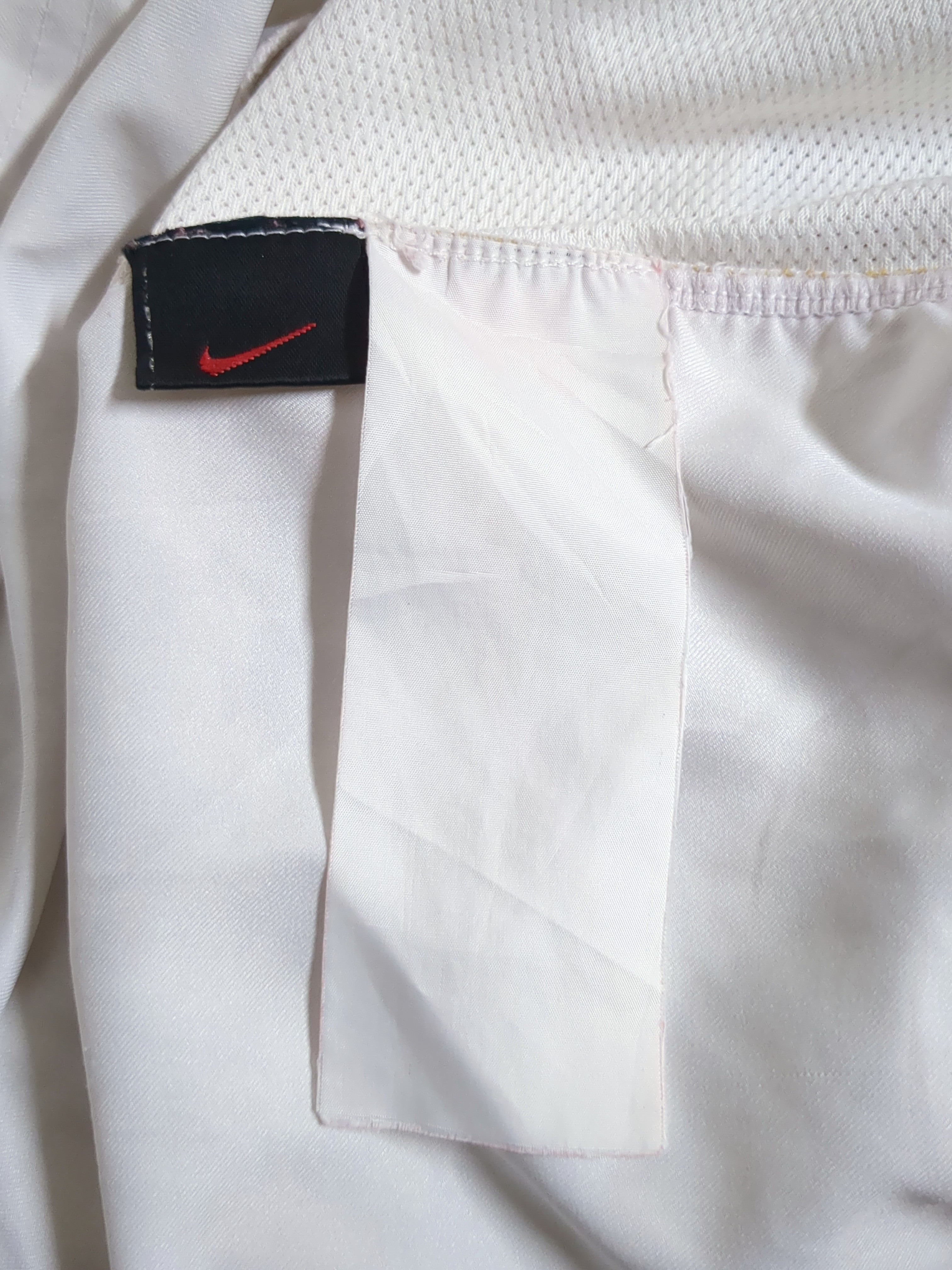 2004-06 Nike Portugal Away Shirt - (L)