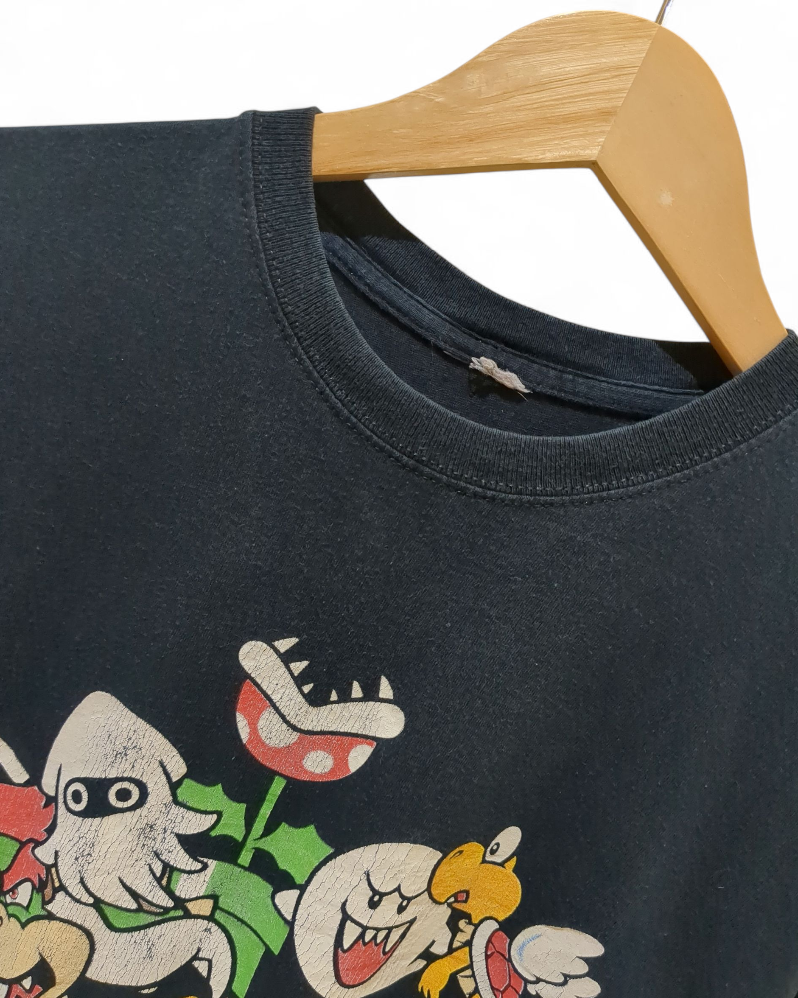 Super Mario Bros World Group Tee - (M)