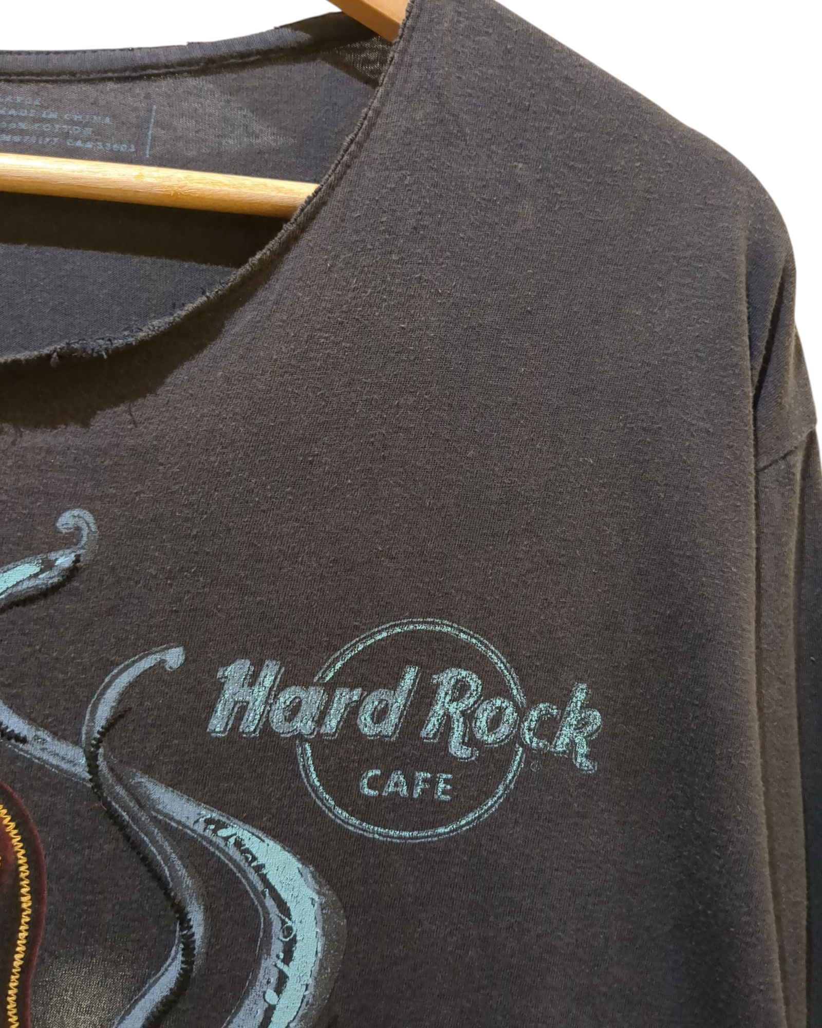 Hard Rock Cafe Thrashed Hollywood Guitar Tee - (XL)