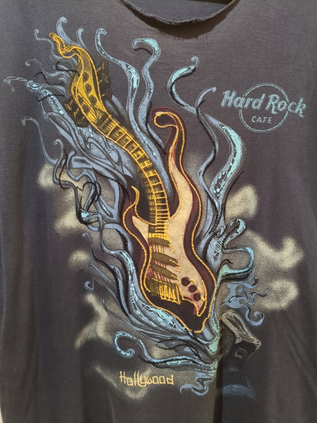 Hard Rock Cafe Thrashed Hollywood Guitar Tee - (XL)