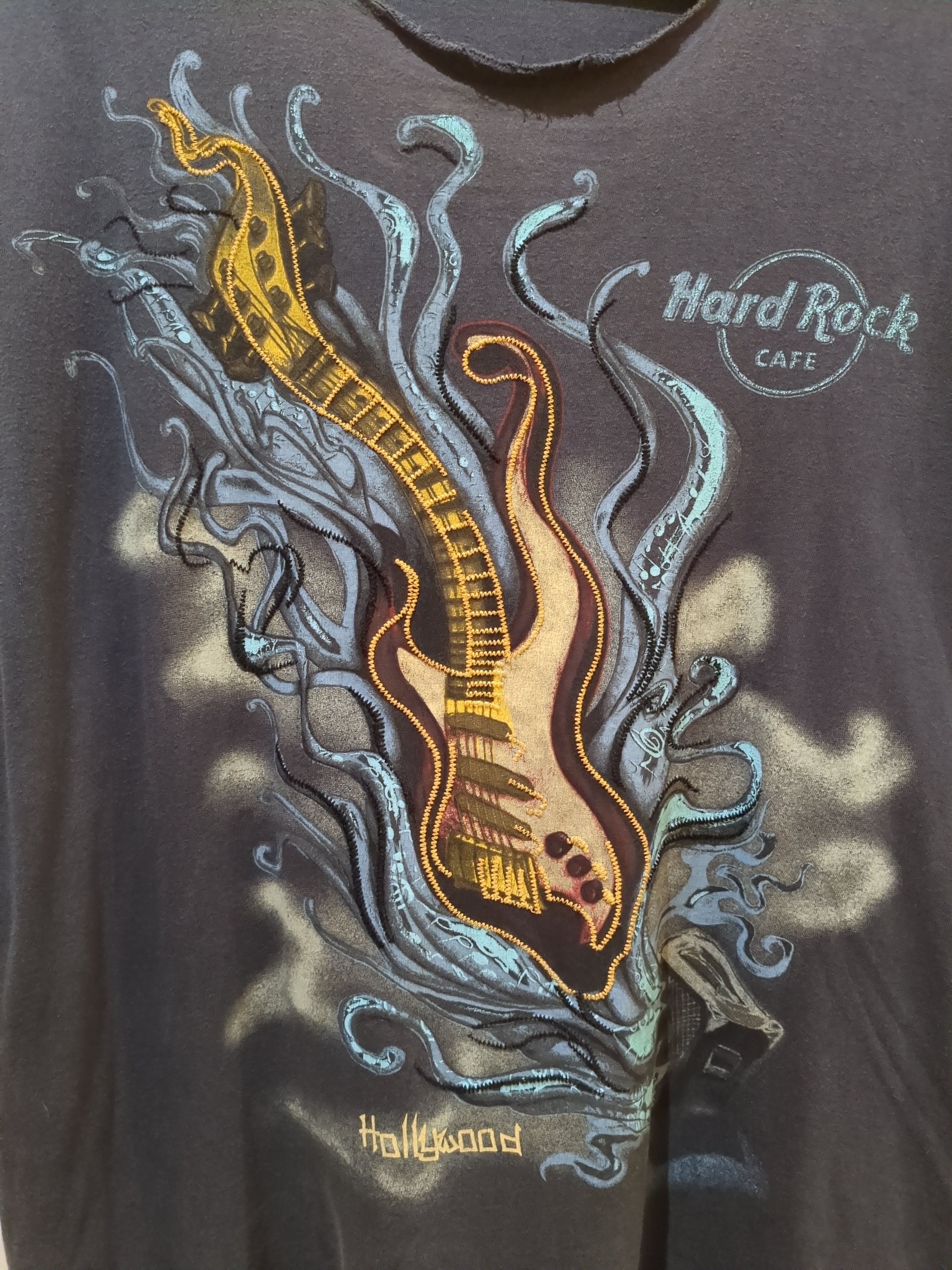 Hard Rock Cafe Thrashed Hollywood Guitar Tee - (XL)