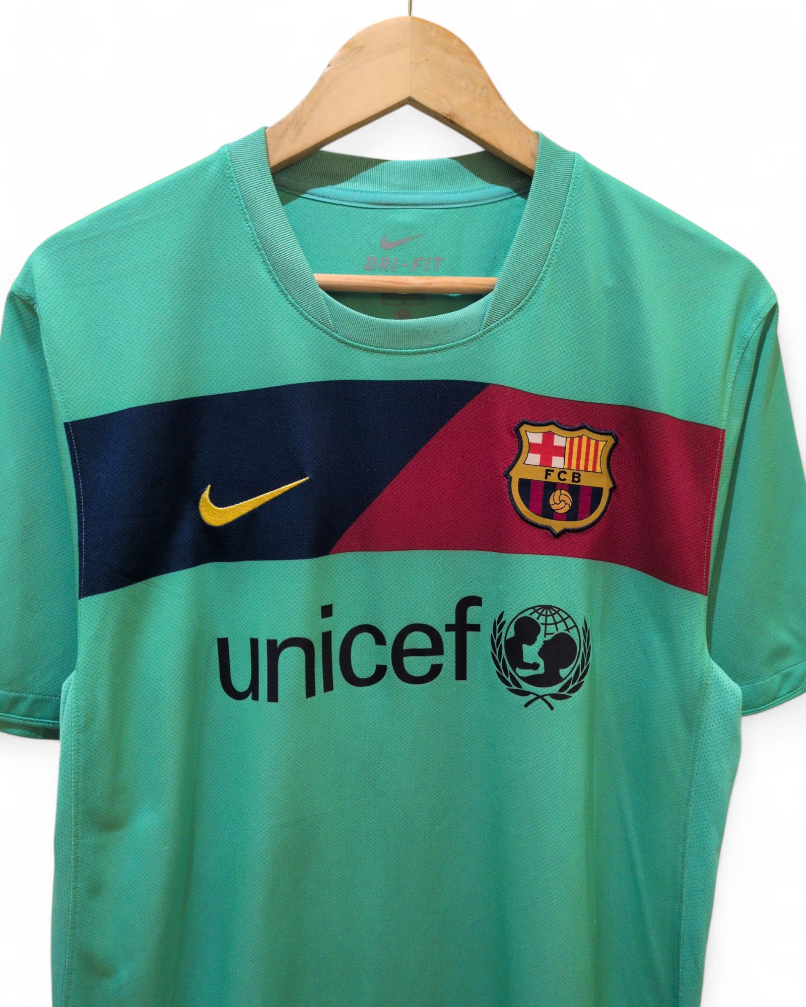 2010-11 Nike Barcelona Away Shirt - (M)