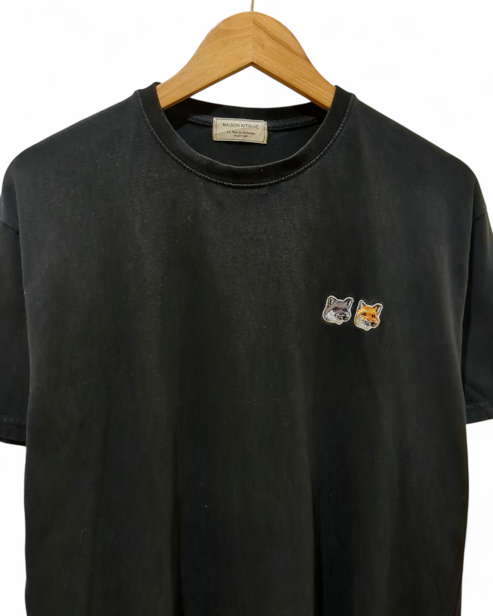 Maison Kitsune Chillax Fox Tee - (L)