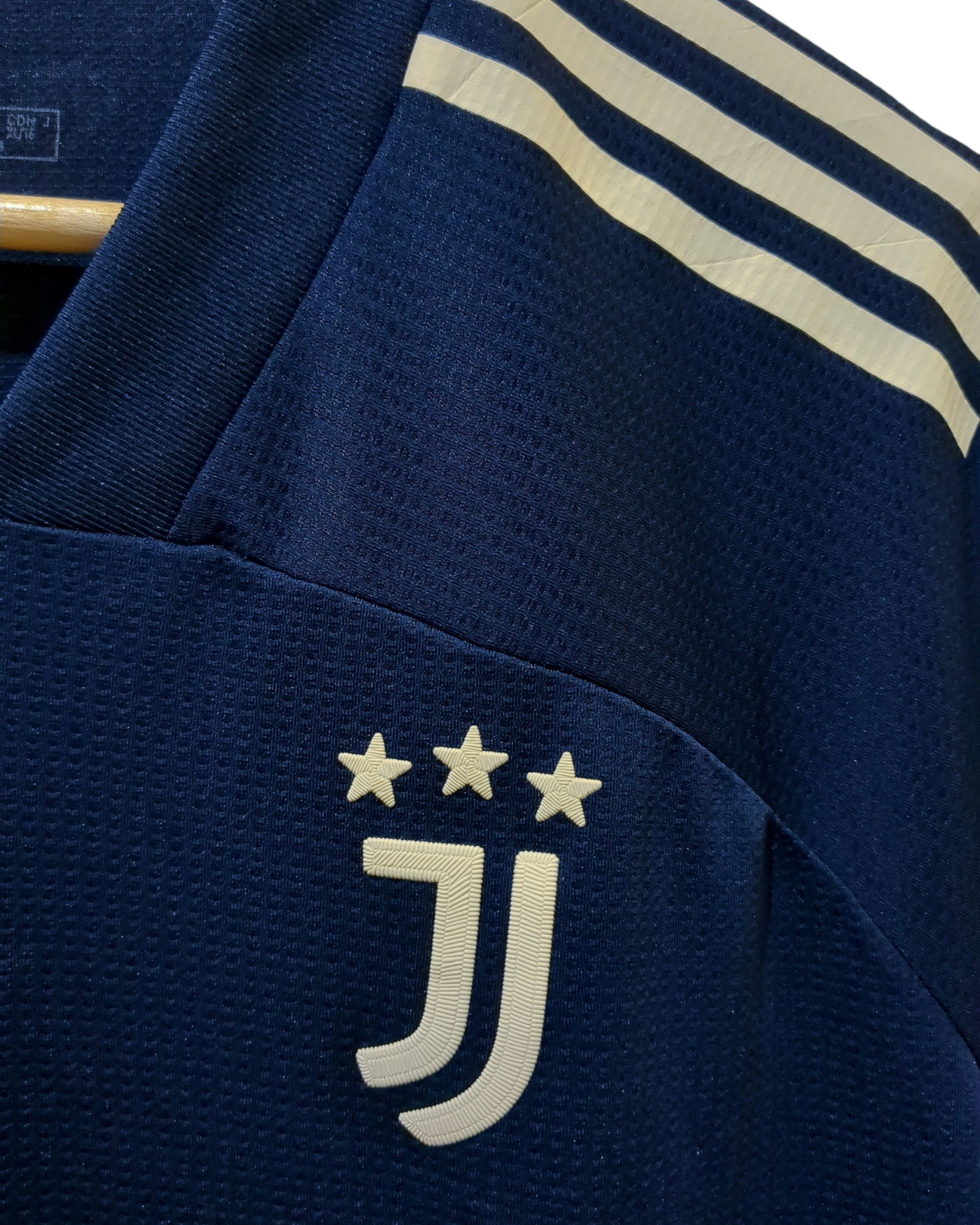 2020-21 Juventus Adidas Women's Authentic Away Shirt - (M)