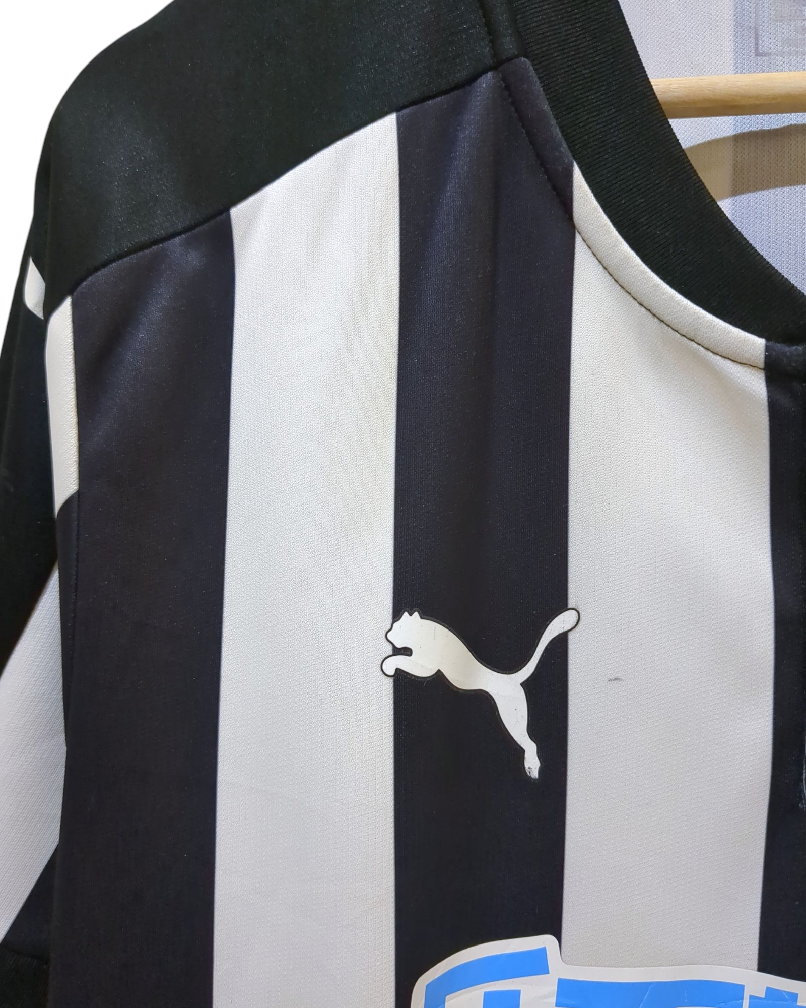 2017-18 Puma Newcastle Home Shirt #9 Gayle - (L)