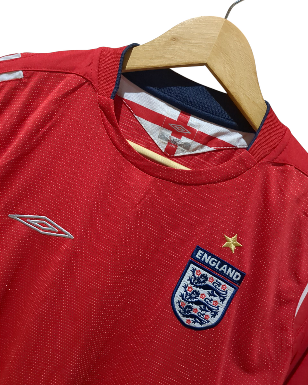 2004-06 Umbro England Away Shirt - (L)
