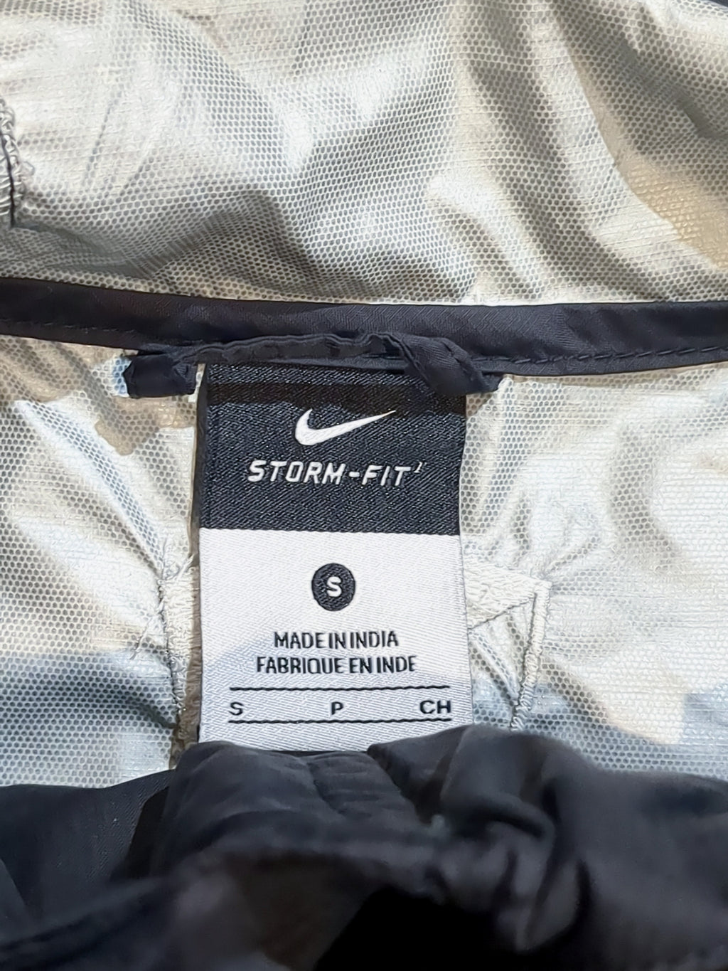2010-11 Juventus Nike Hooded Rain Jacket - (M)