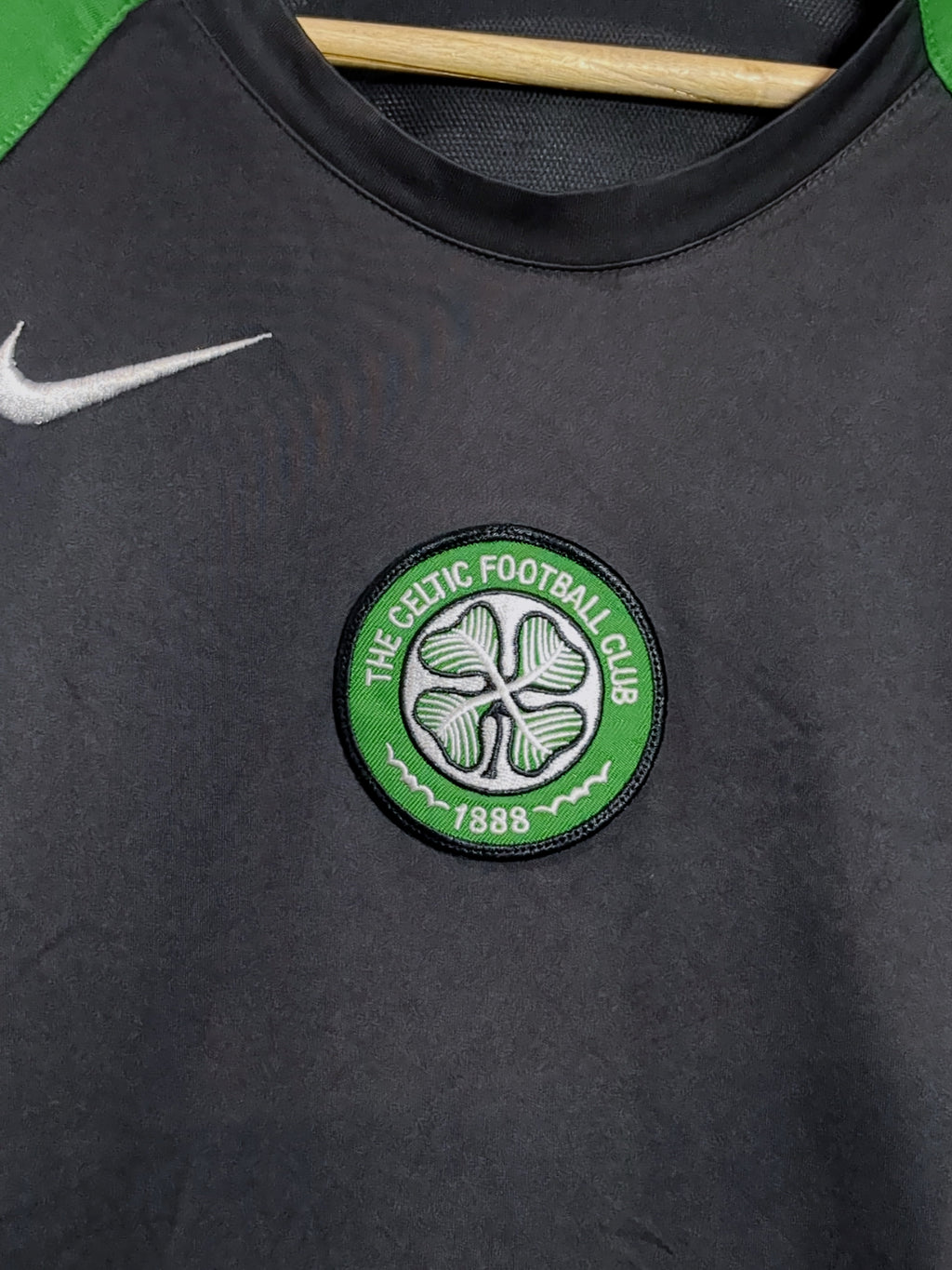 2005-06 Celtic Nike Training Shirt - (L)