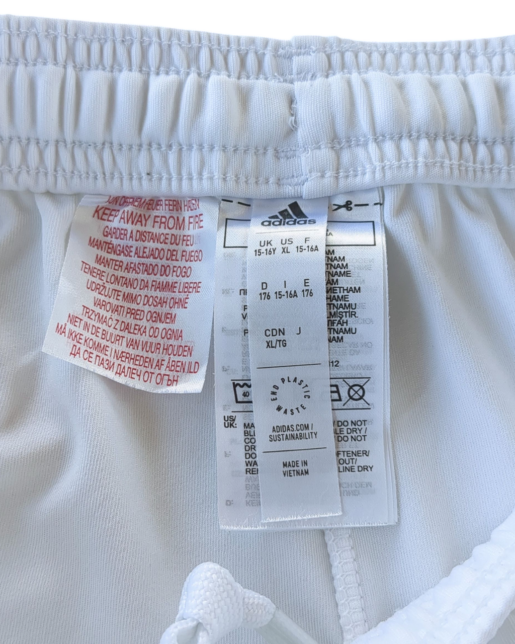 2022-23 Manchester United Adidas Home Shorts - (W26 x L17)