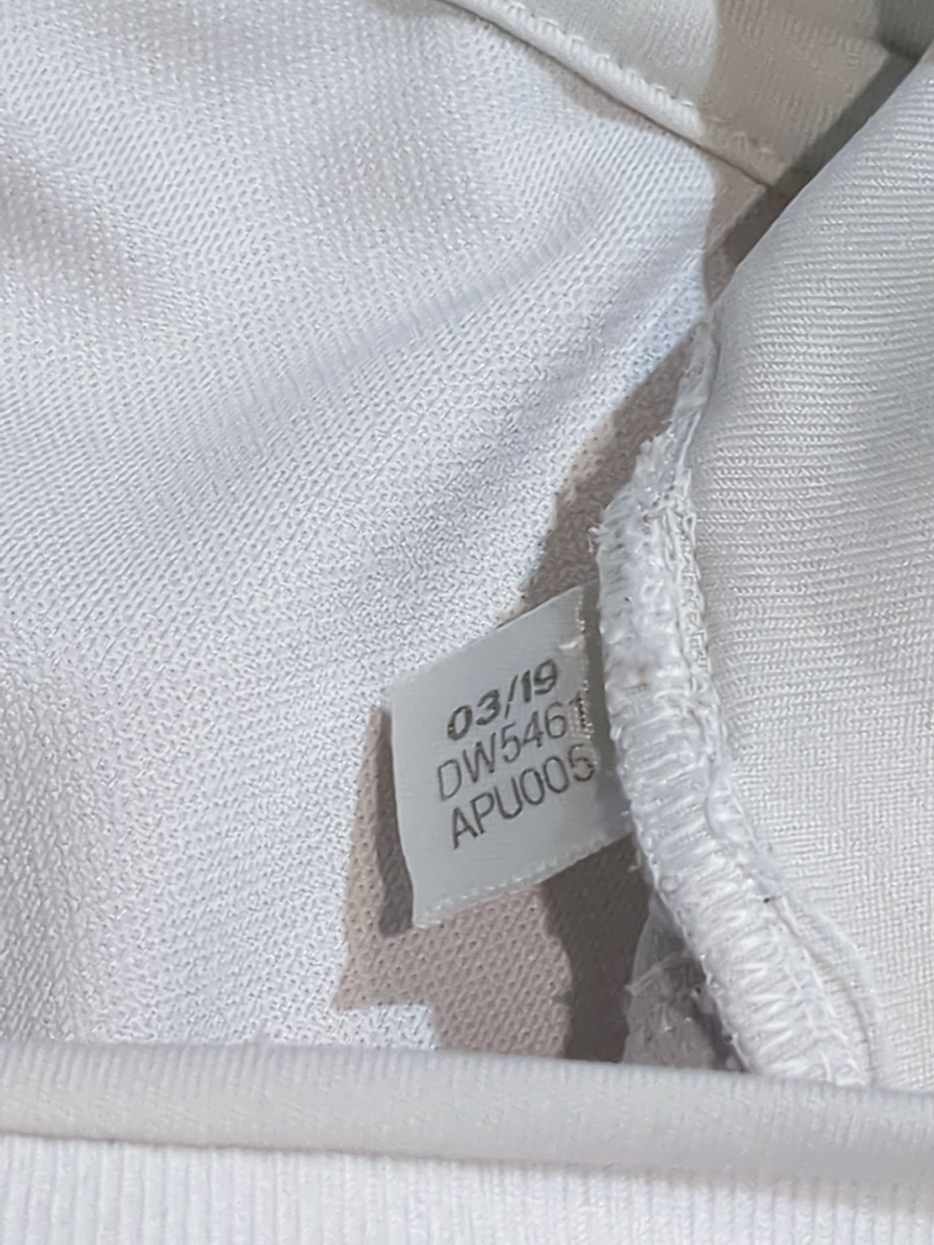 2019-20 Juventus Adidas Away Shirt - (L)