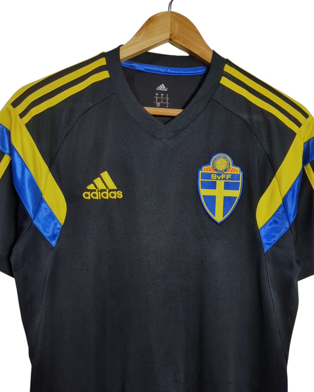 2013-14 Sweden Adidas Training Shirt - (S)