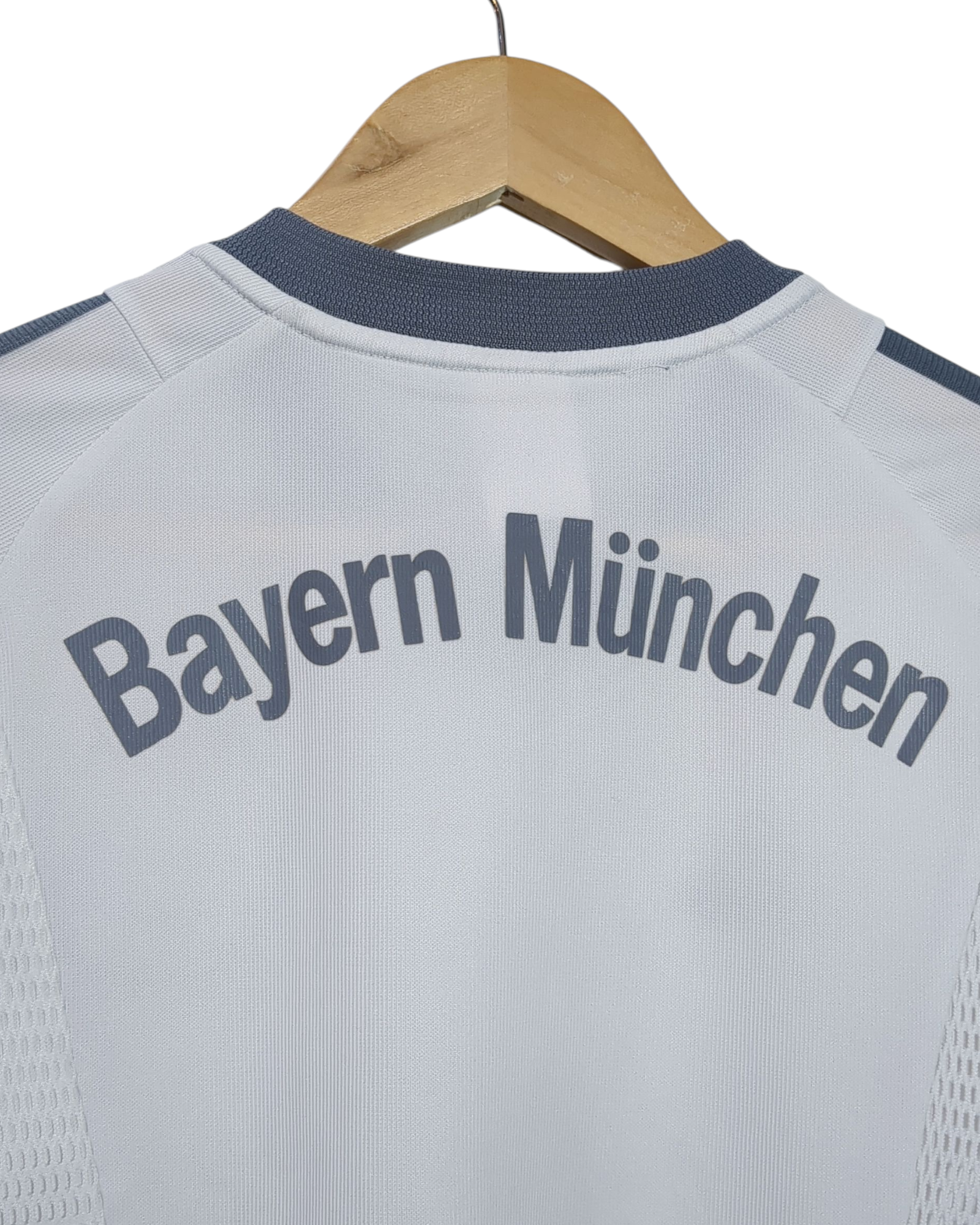 2002-03 Bayern Munich Adidas Away Shirt - (XL.Boys)
