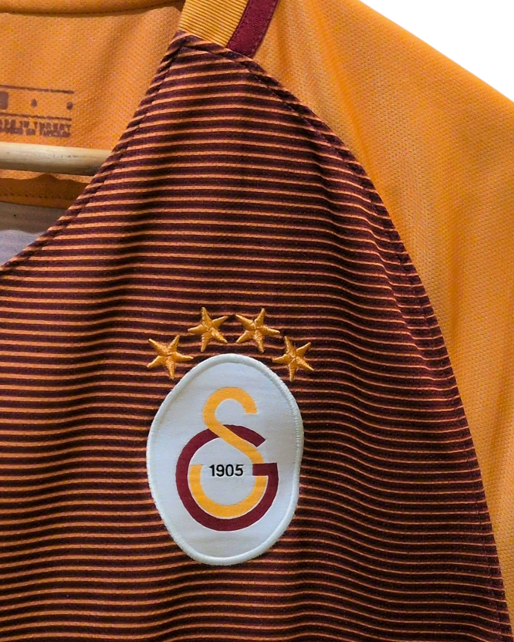 2016-17 Galatasaray Nike Home Shirt #10 Sneijder - (L)