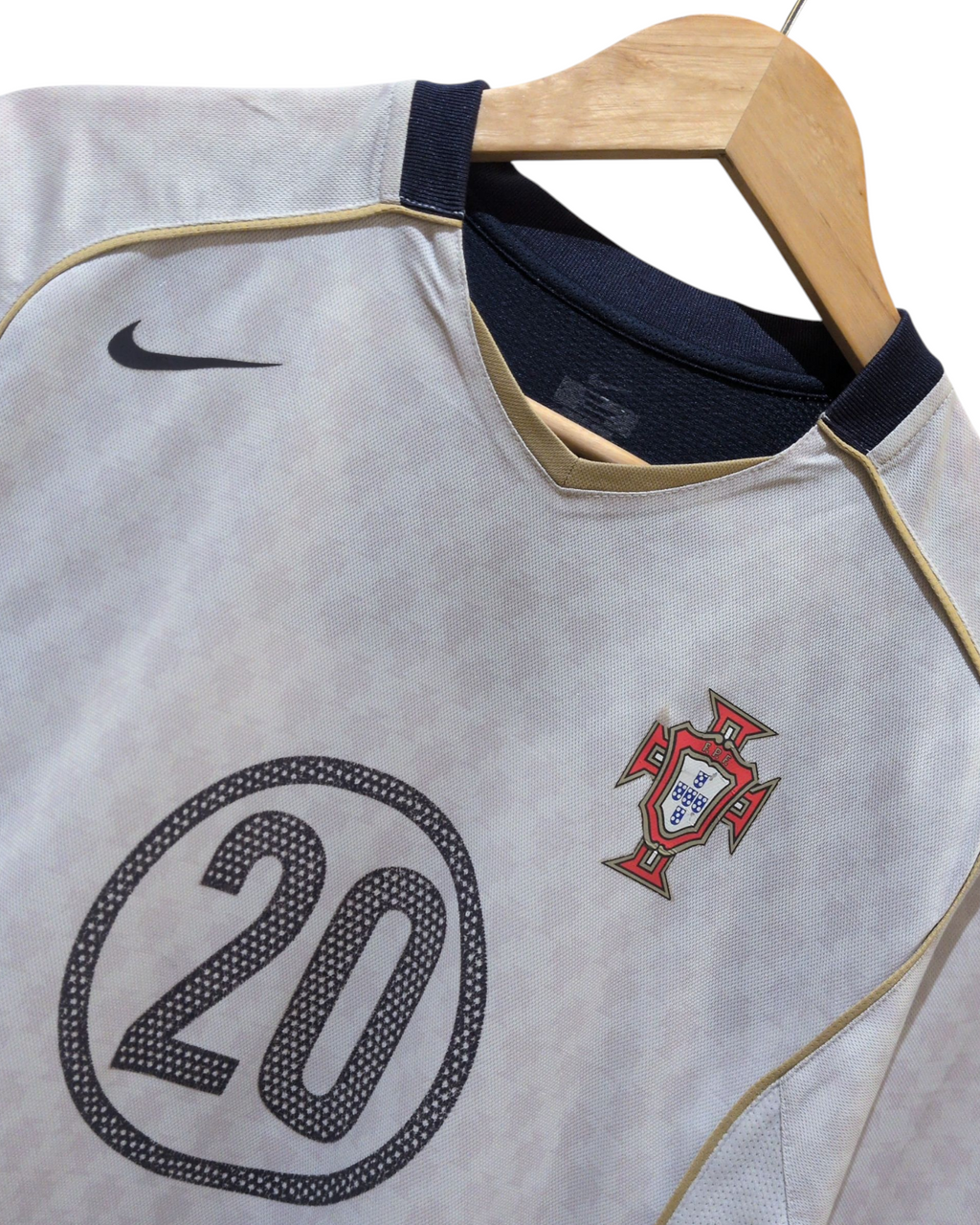 2004-06 Portugal Nike Away Shirt #20 Deco - (M)