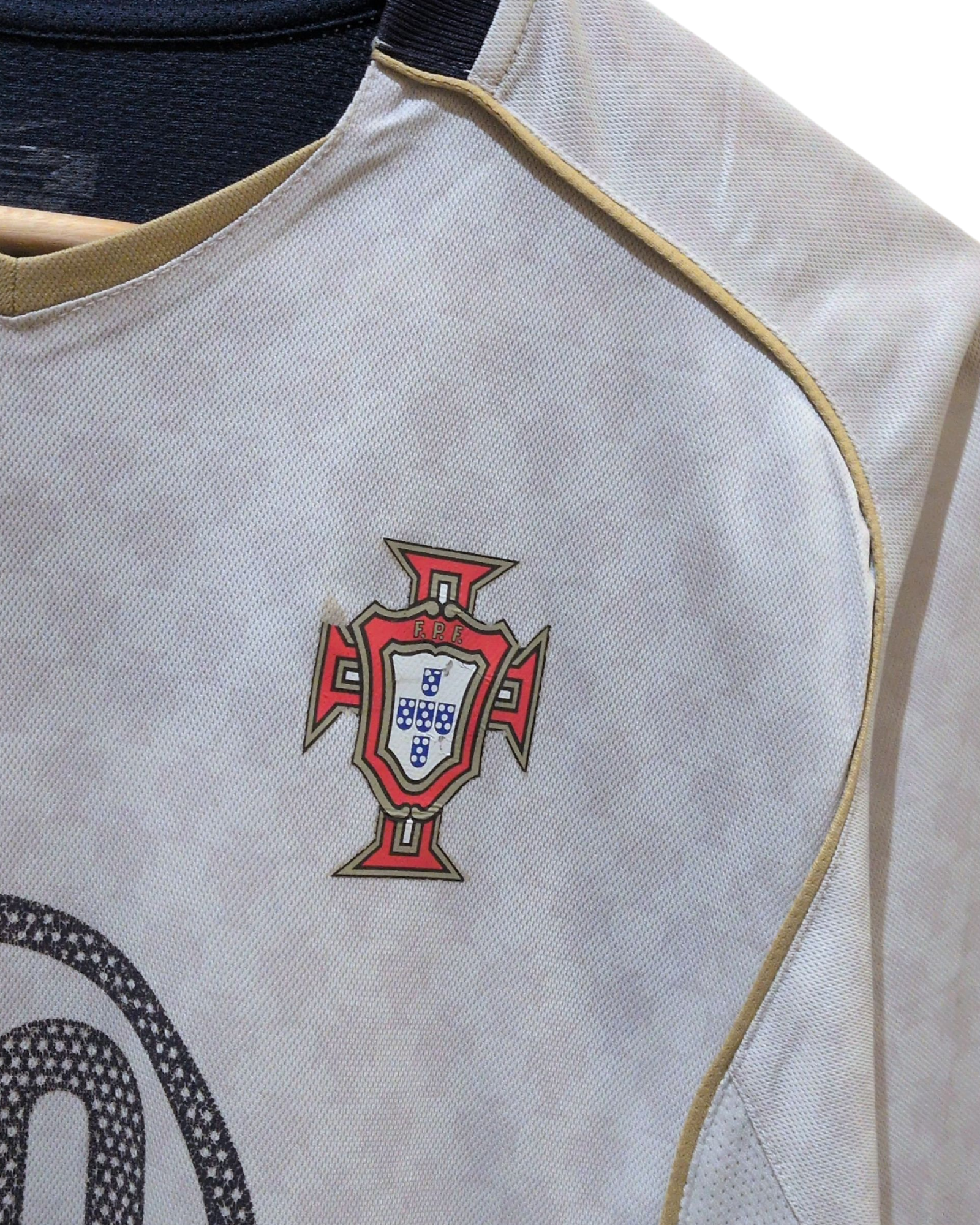 2004-06 Portugal Nike Away Shirt #20 Deco - (M)