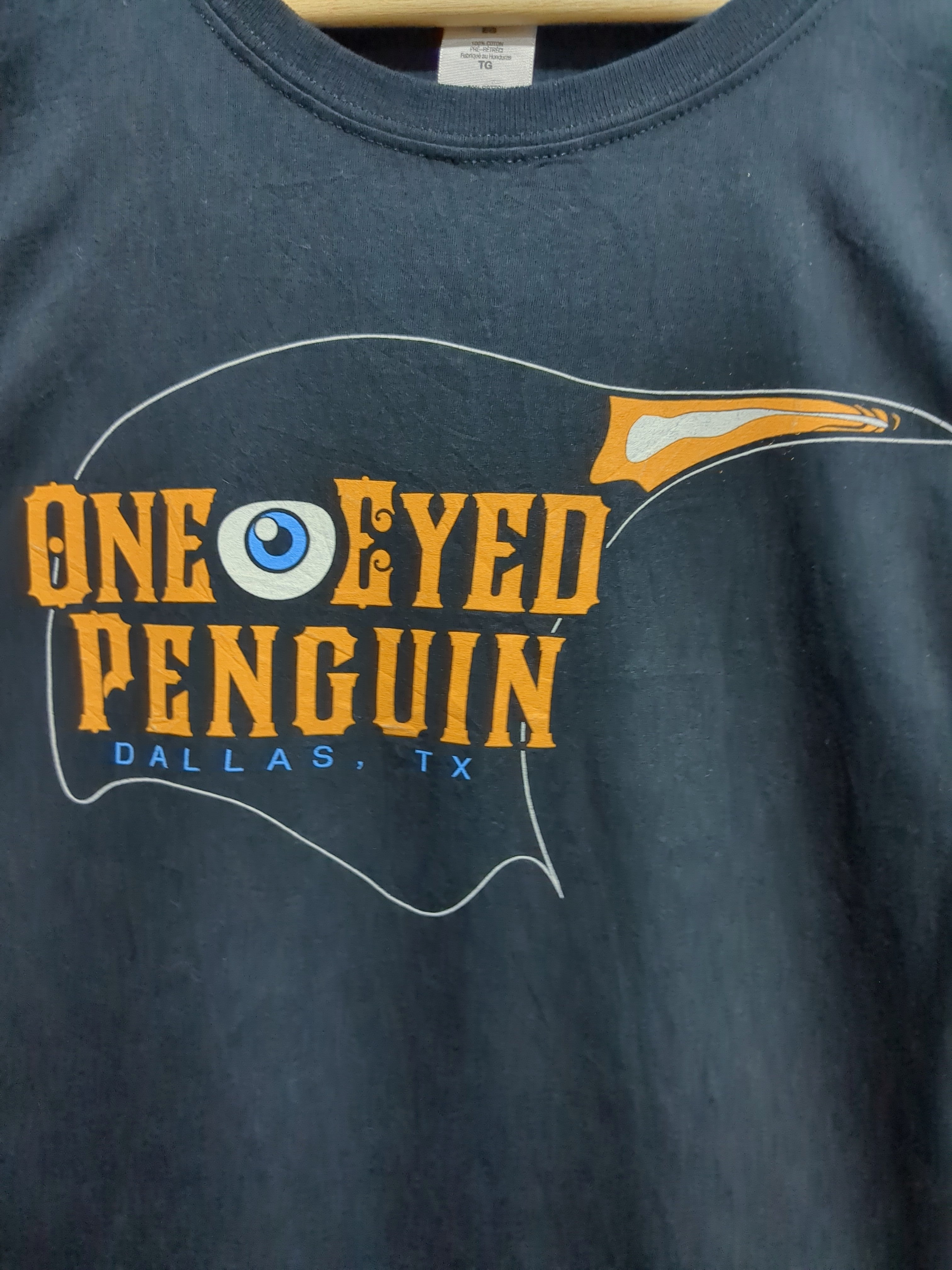 Gildan One Eyed Penguin Tee - (XL)