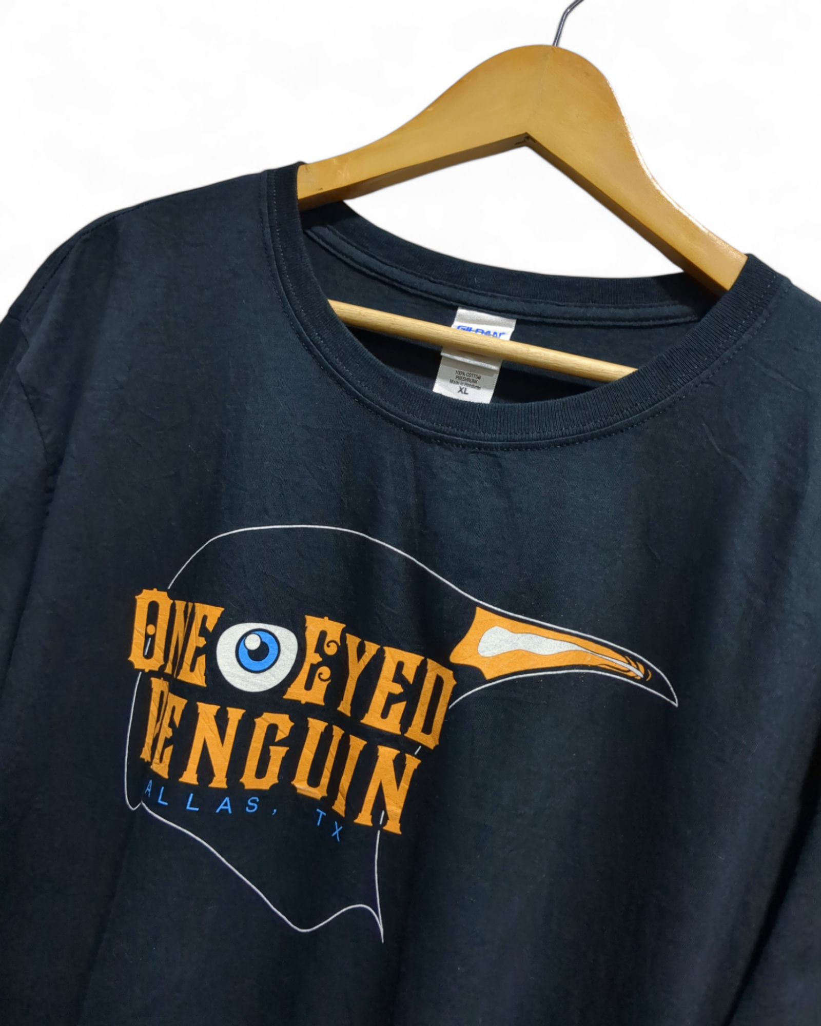 Gildan One Eyed Penguin Tee - (XL)