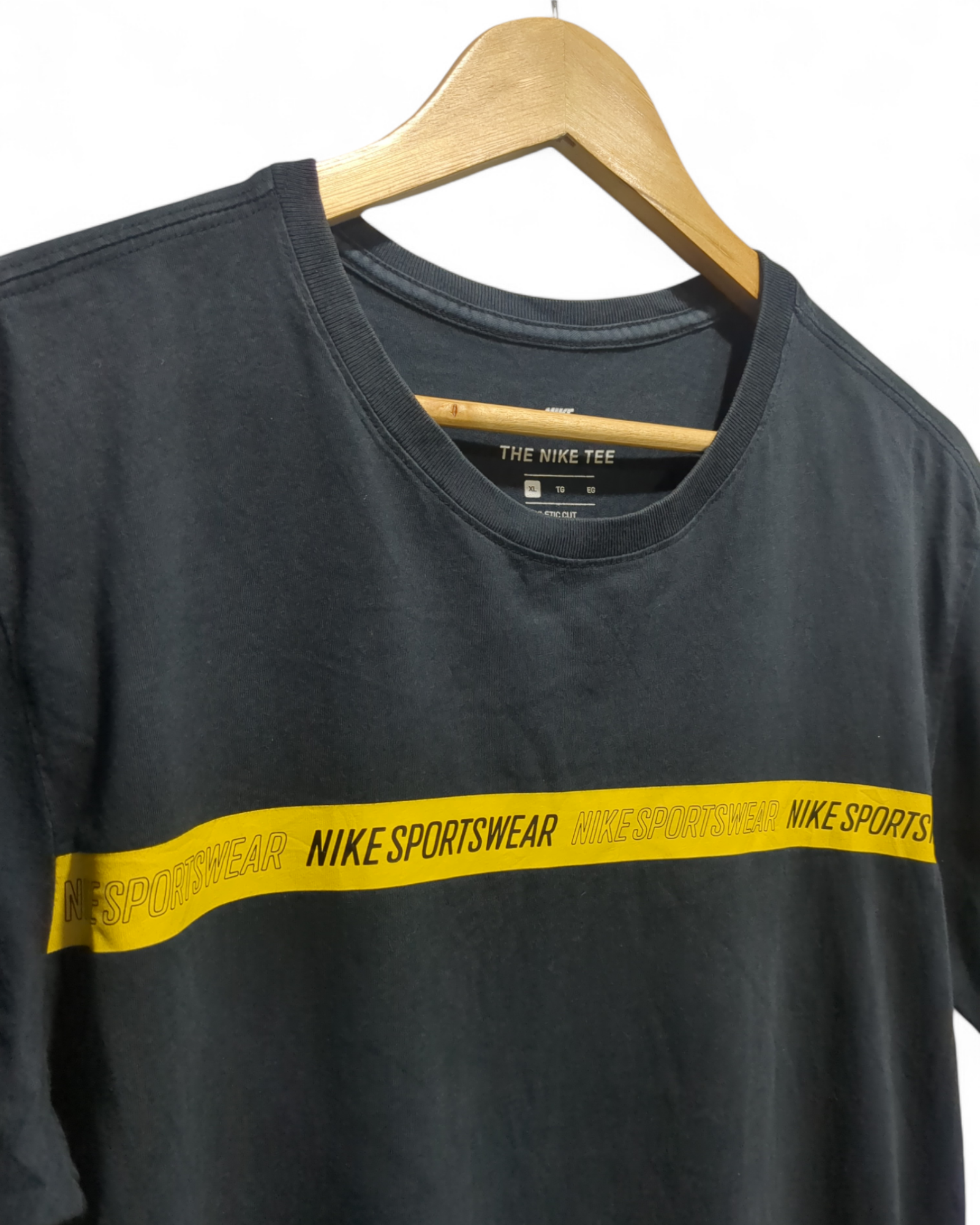 Nike Sportswear Tee - (M)