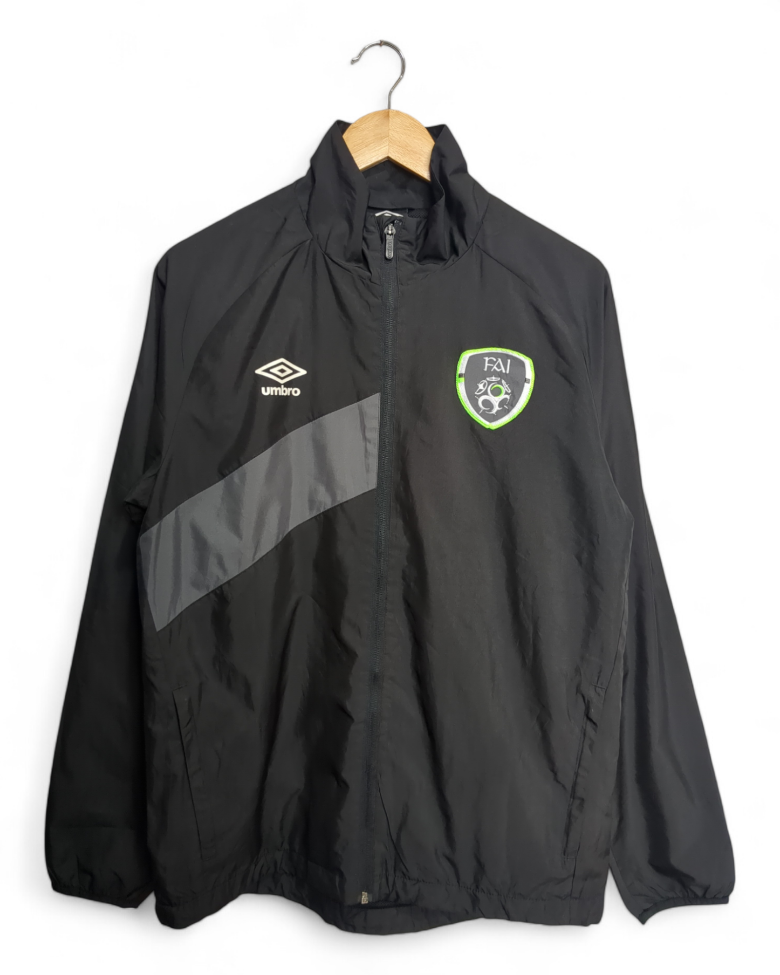 2016-17 Umbro Ireland Training Jacket - (M)