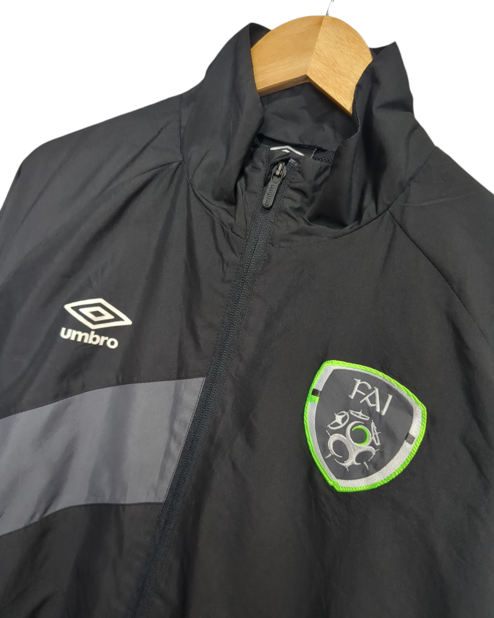 2016-17 Umbro Ireland Training Jacket - (M)