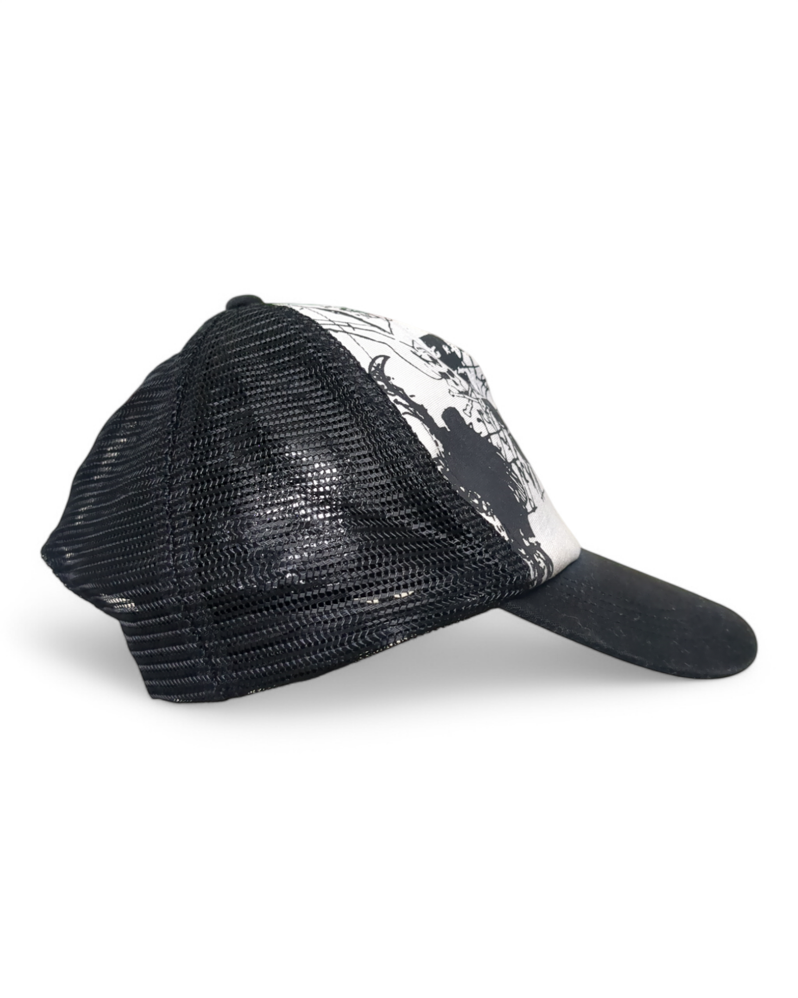 JayJays Skull Trucker Cap