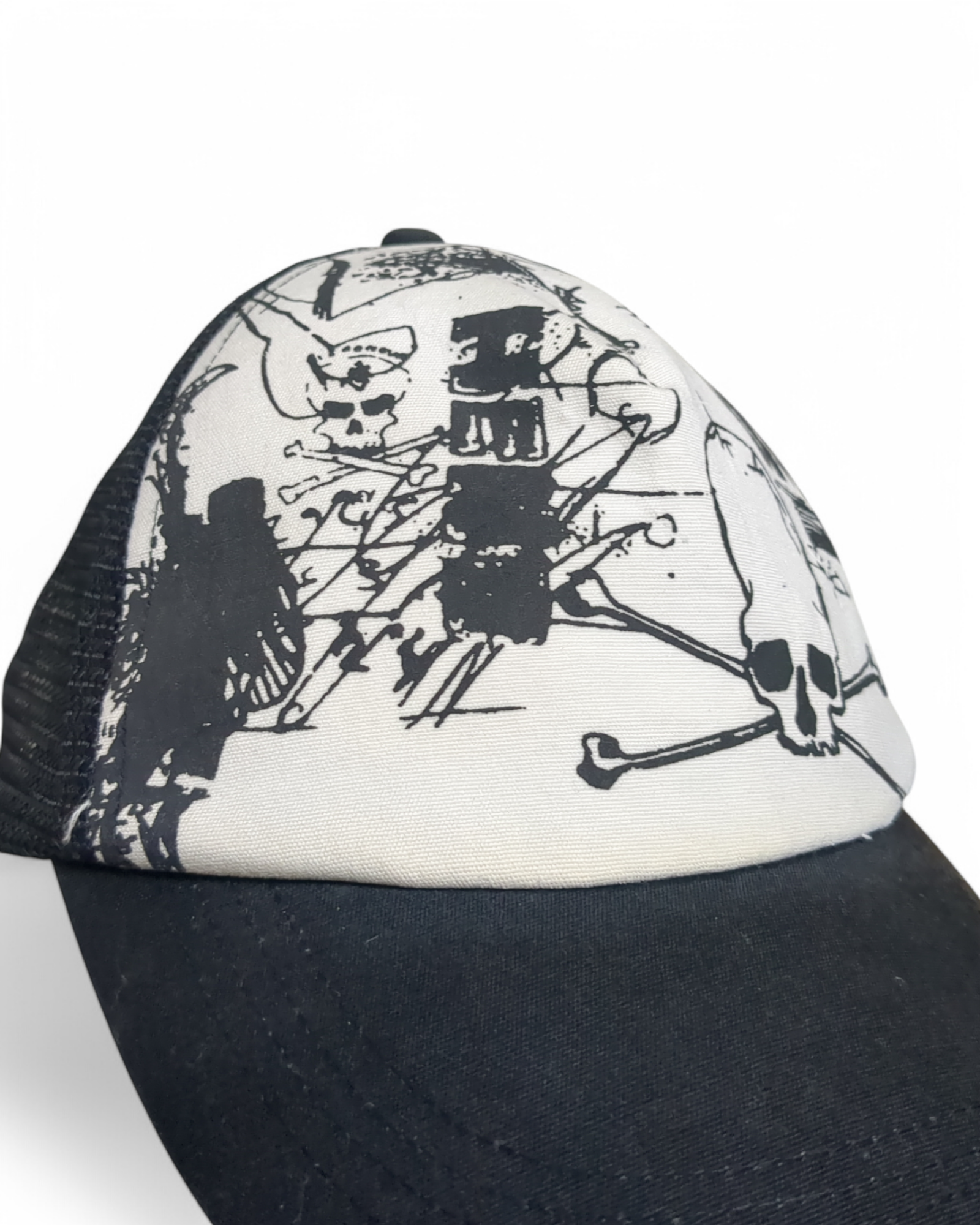 JayJays Skull Trucker Cap