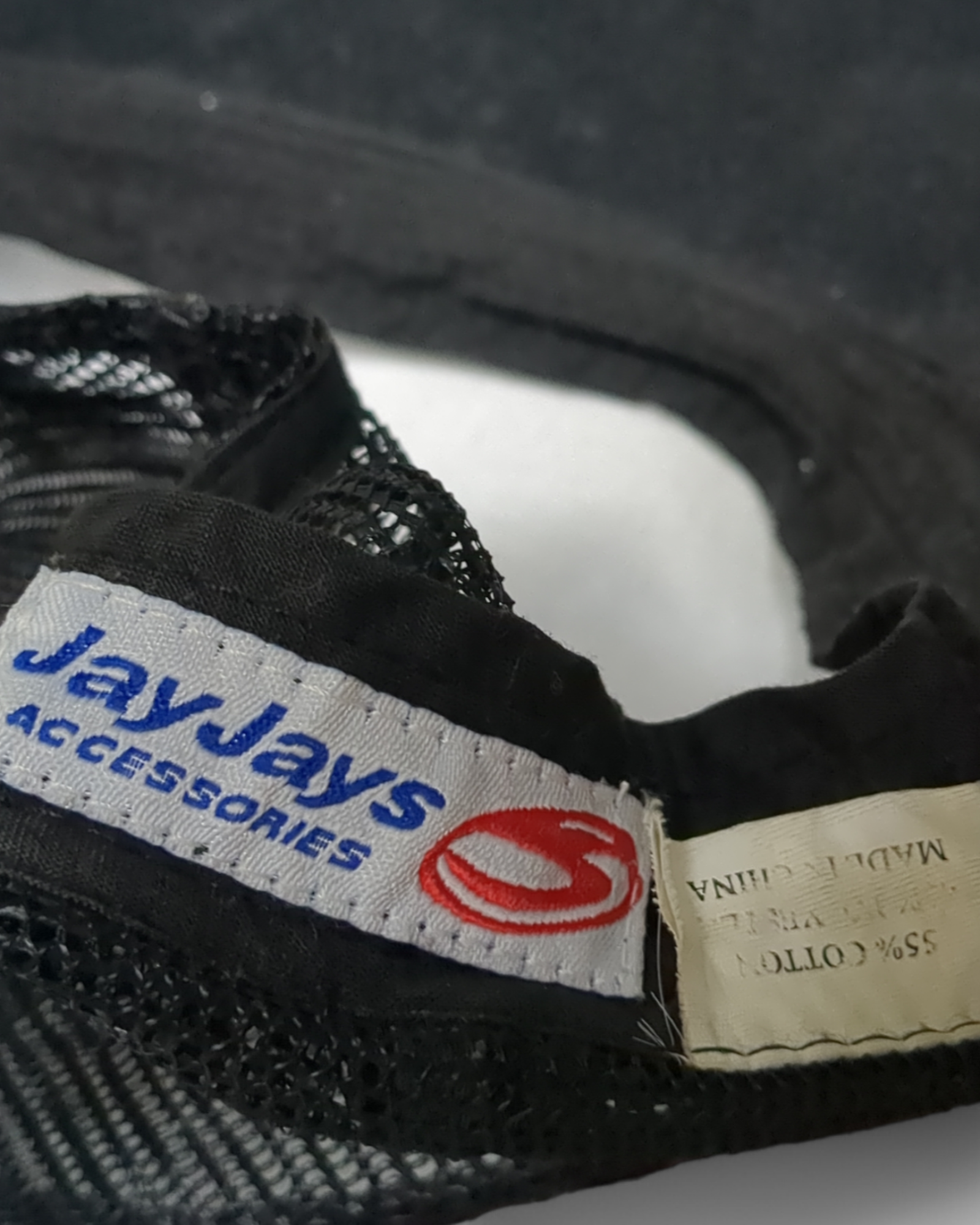 JayJays Skull Trucker Cap