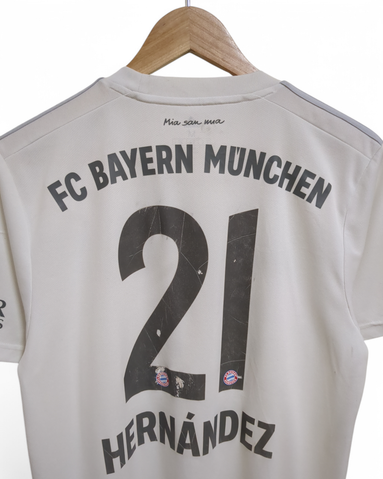 2019-20 Adidas Bayern Munich Away Shirt #21 Hernandez - (M)