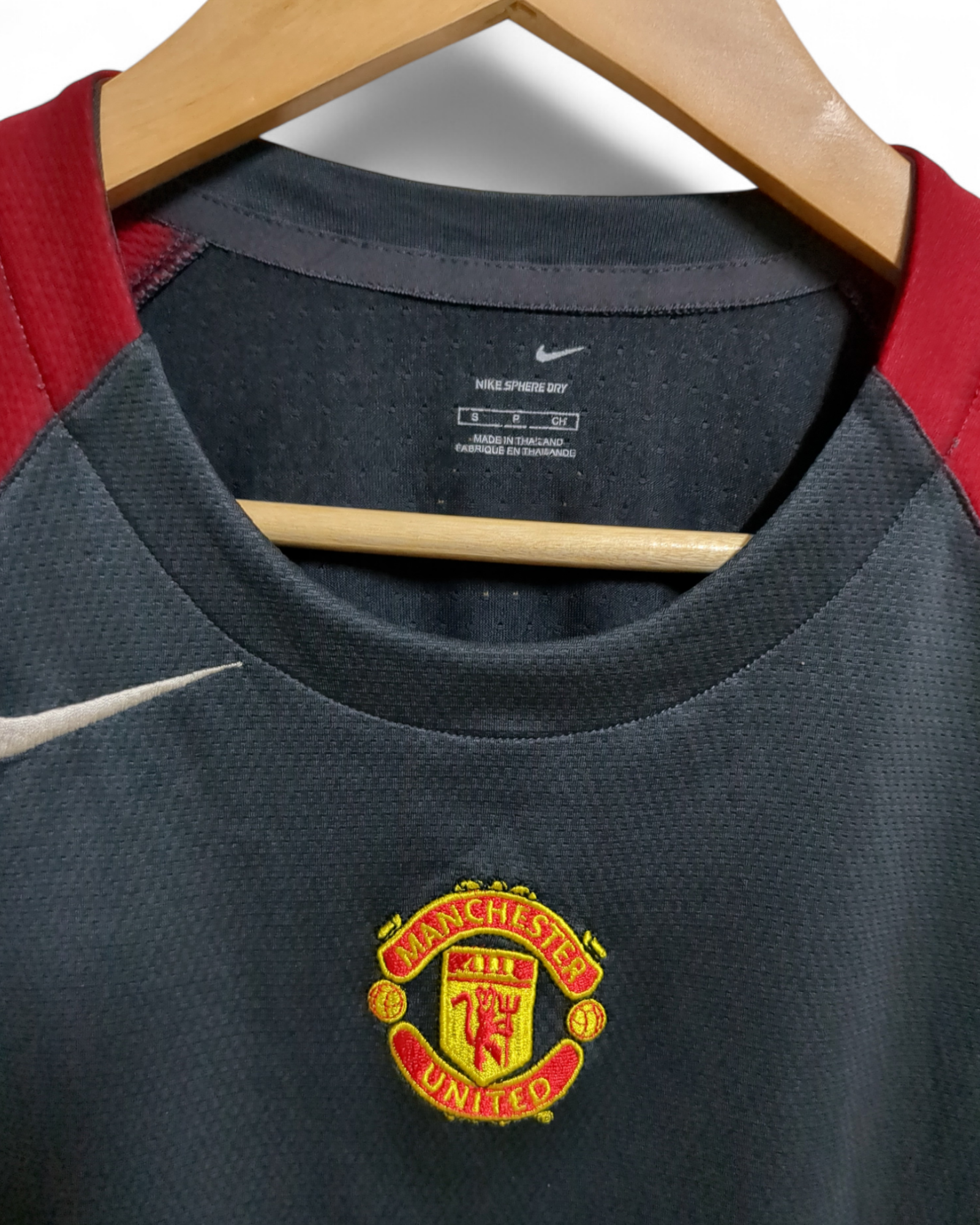2005-06 Nike Manchester United Training Shirt - (S)