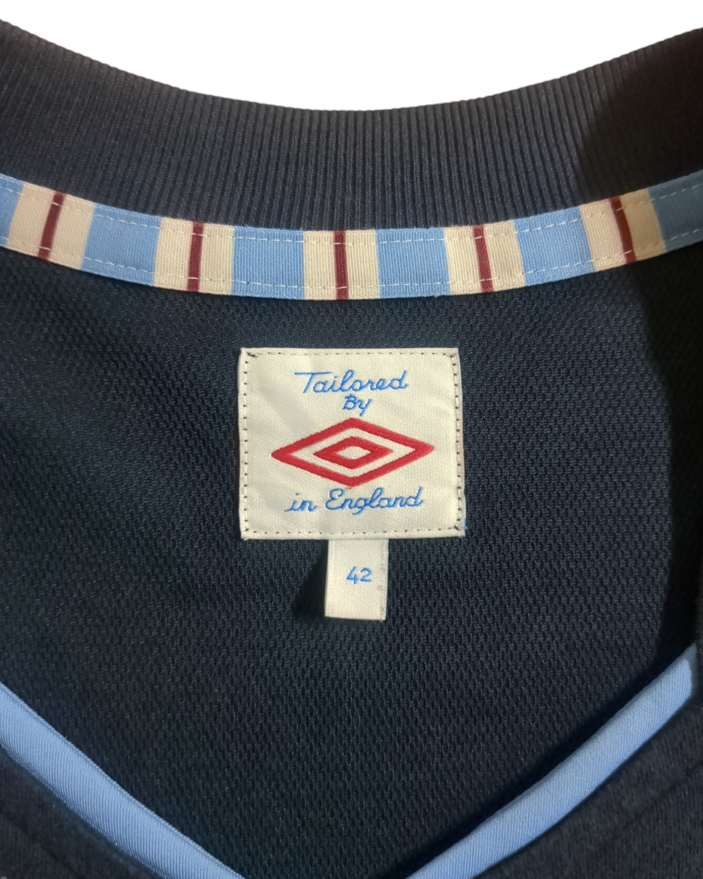 2010-11 Umbro Manchester City Away Shirt - (L)
