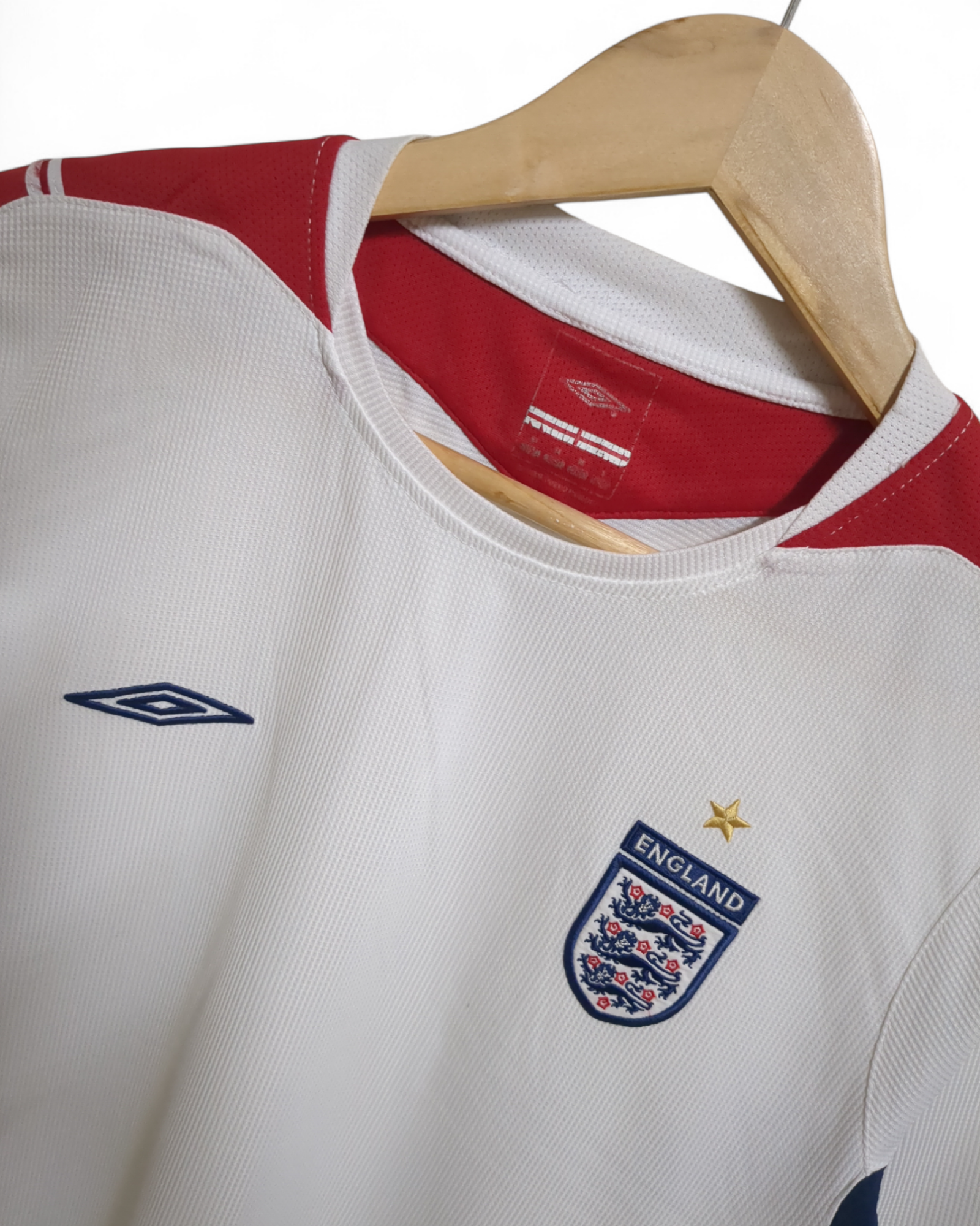 2004-05 Umbro England Training Shirt - (M)