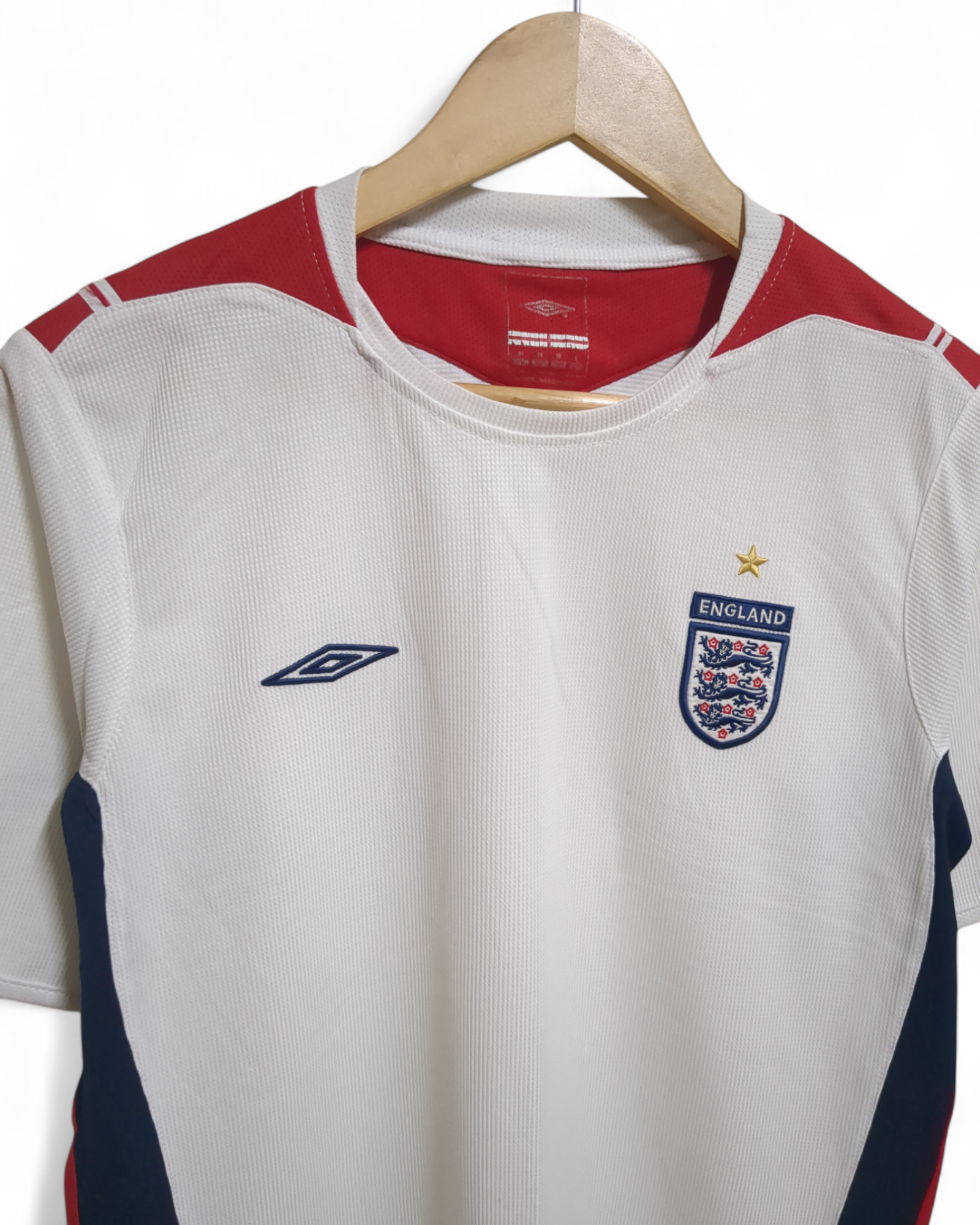 2004-05 Umbro England Training Shirt - (M)
