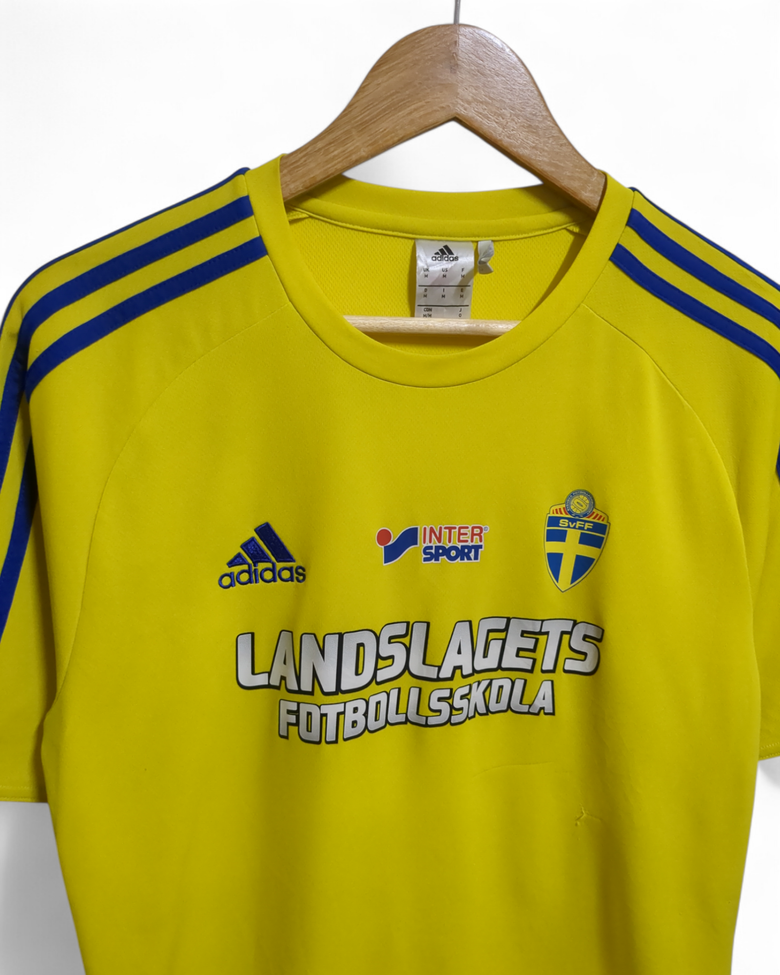2017-18 Adidas Sweden Training Shirt - (M)