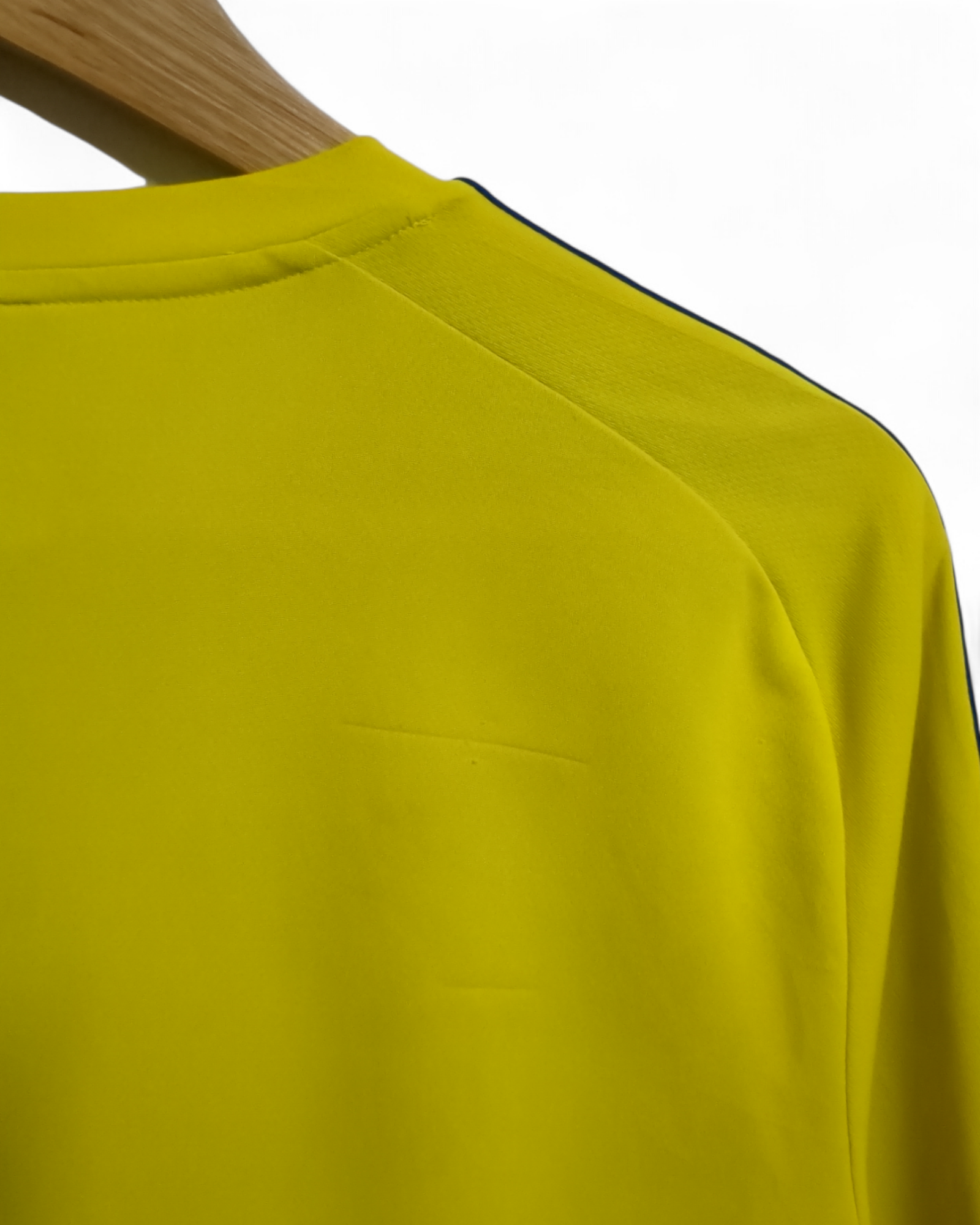 2017-18 Adidas Sweden Training Shirt - (M)