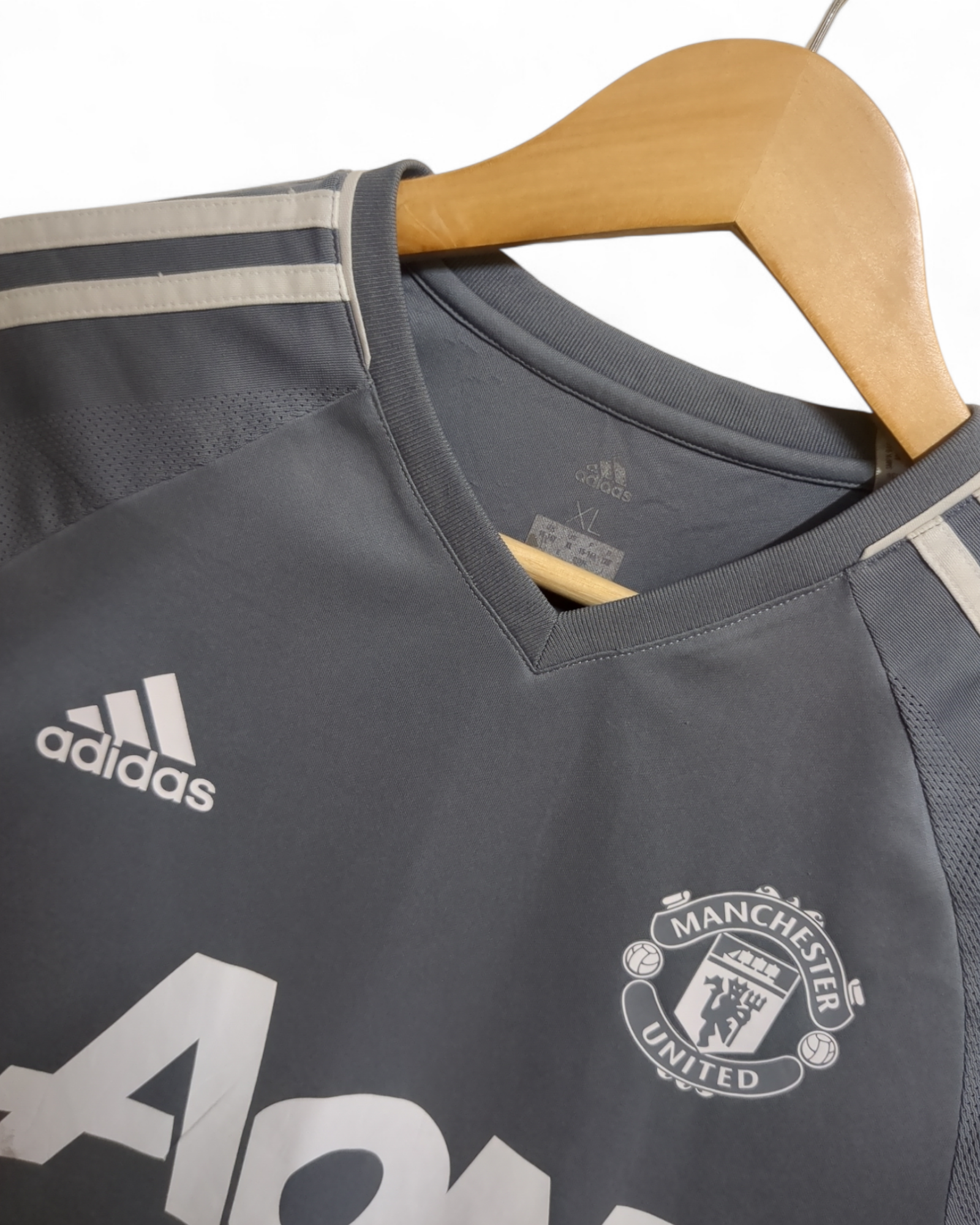 2017-18 Adidas Manchester United Training Shirt - (S)