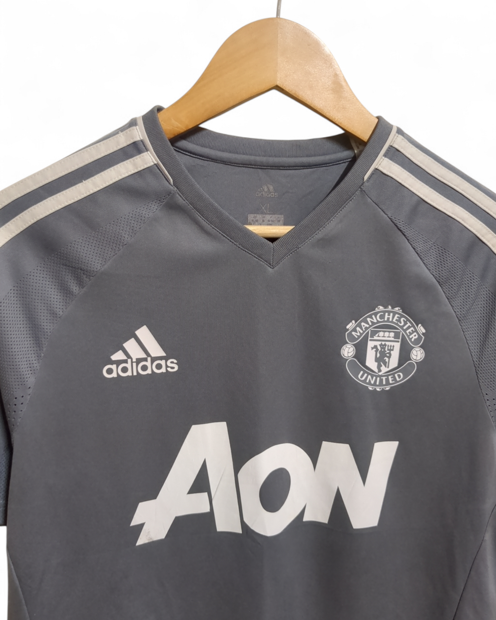 2017-18 Adidas Manchester United Training Shirt - (S)