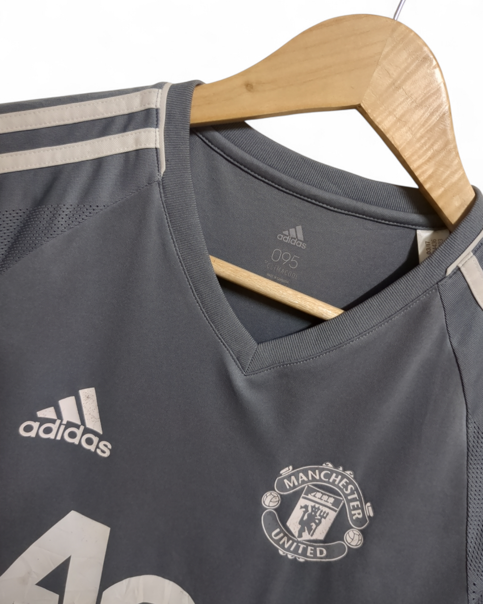 2017-18 Adidas Manchester United Training Shirt - (S)