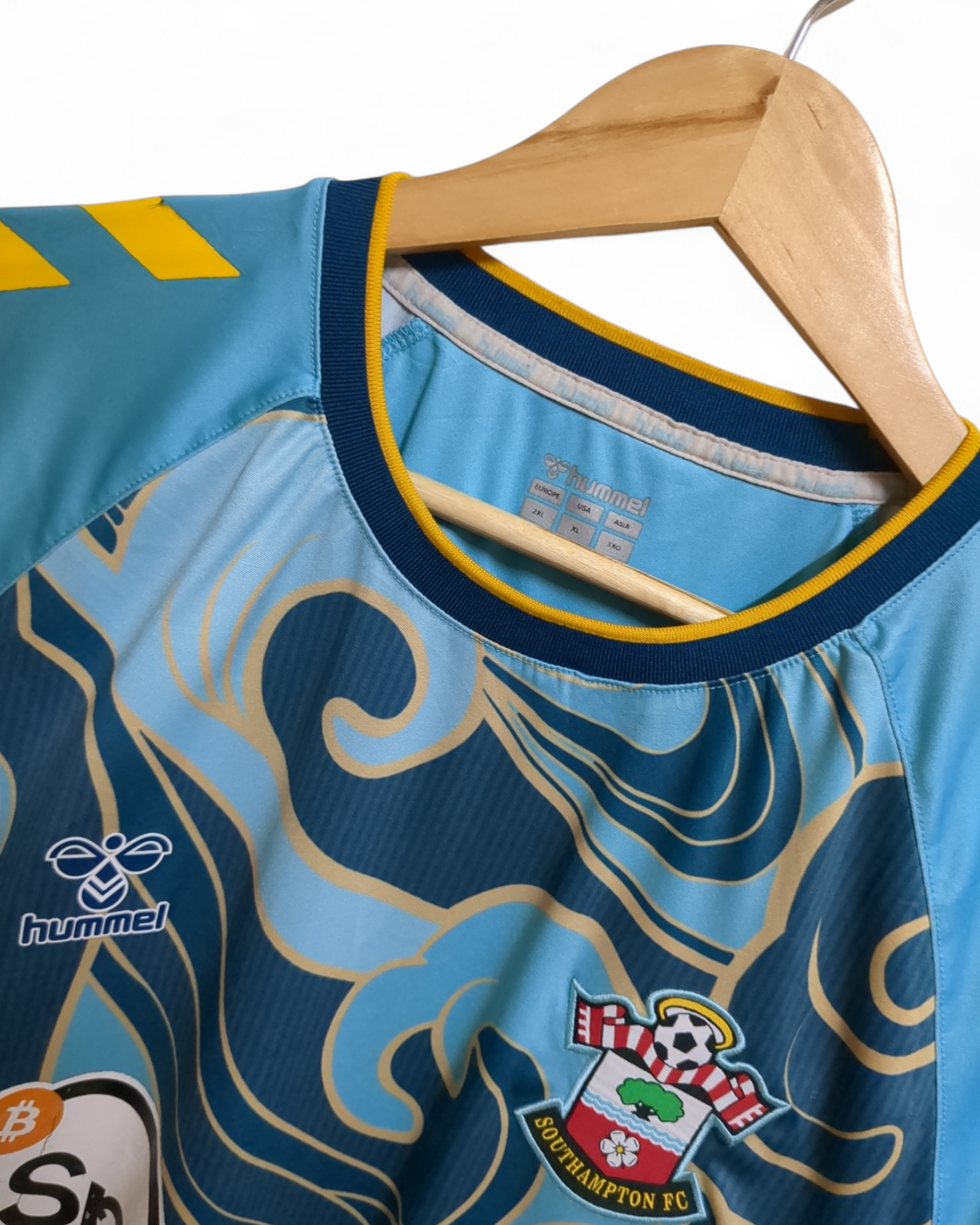 2022-23 Hummel Southampton Away Shirt #21 Livramento - (XL)