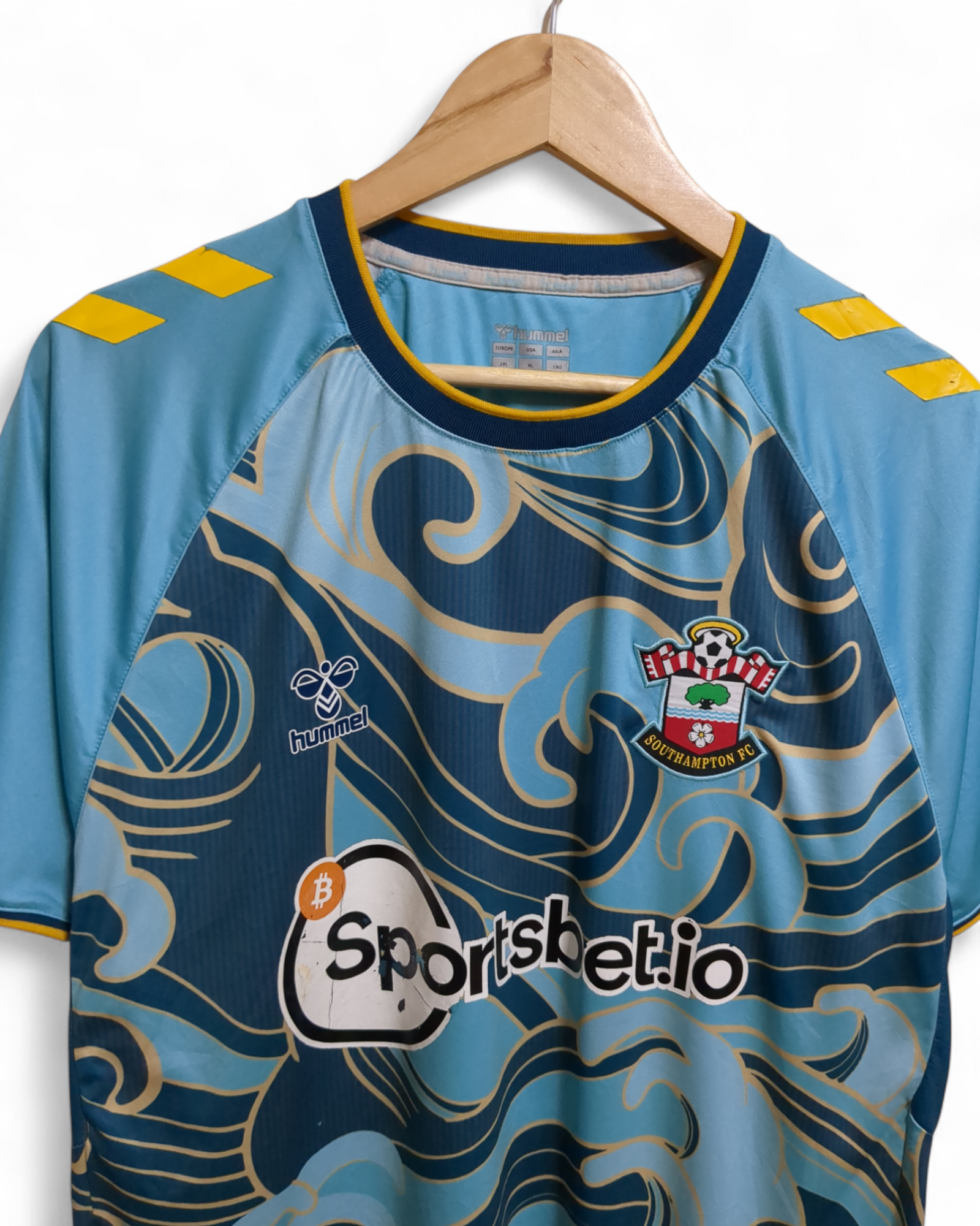 2022-23 Hummel Southampton Away Shirt #21 Livramento - (XL)