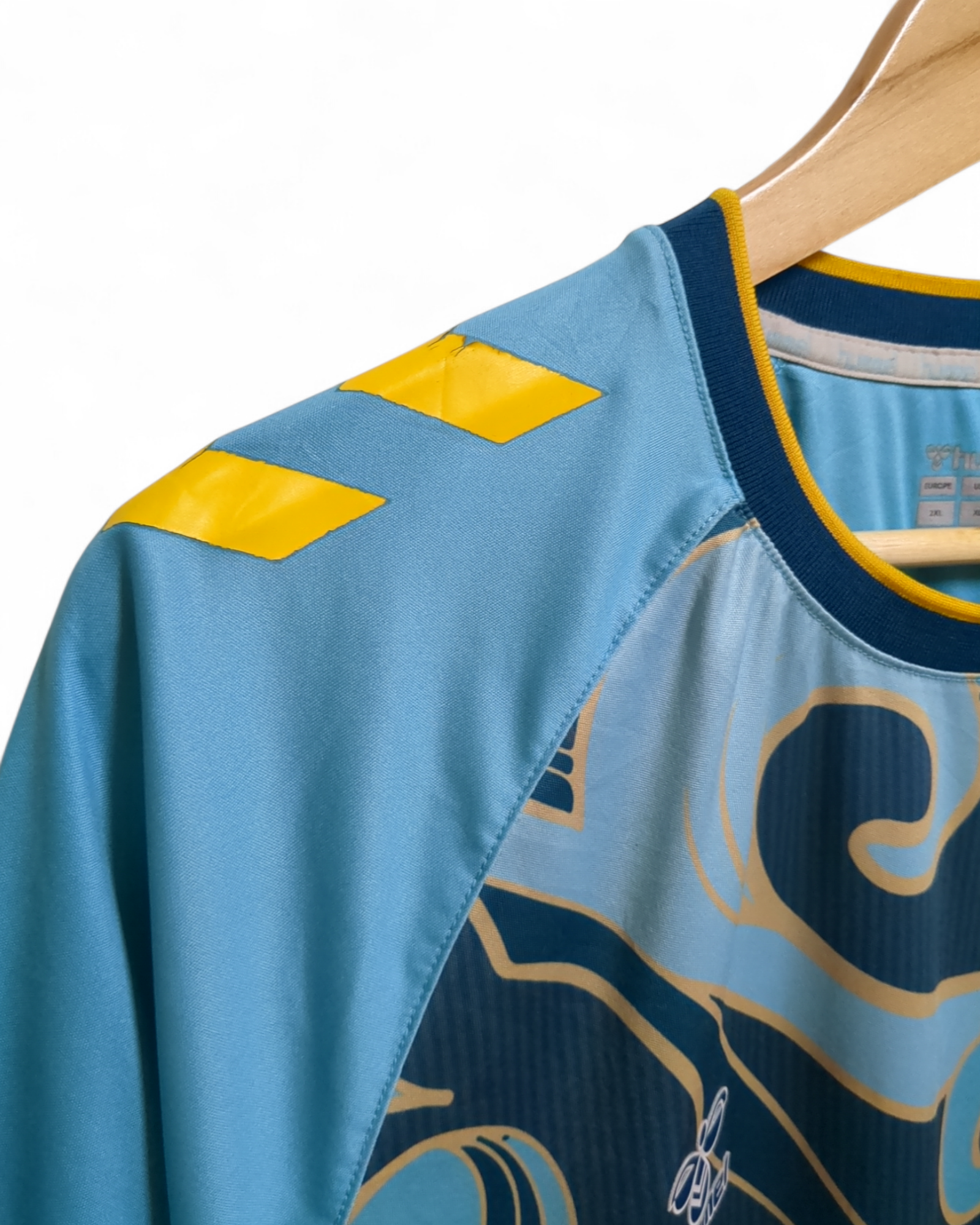 2022-23 Hummel Southampton Away Shirt #21 Livramento - (XL)