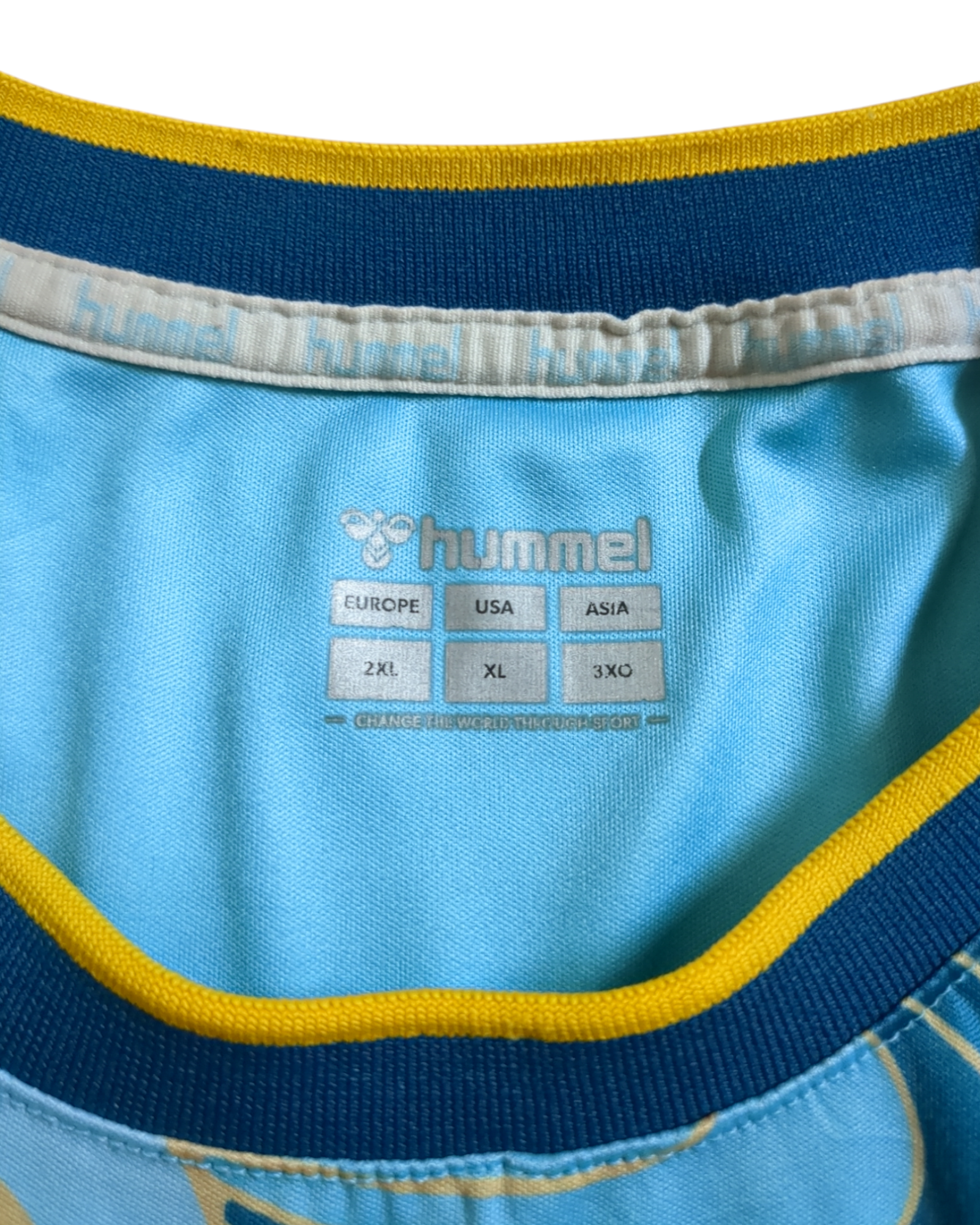 2022-23 Hummel Southampton Away Shirt #21 Livramento - (XL)