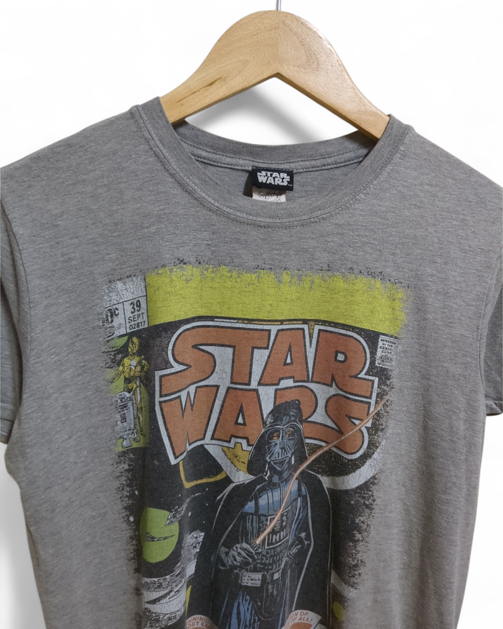 Gildan Star Wars The Empire Strikes Back Tee - (S)